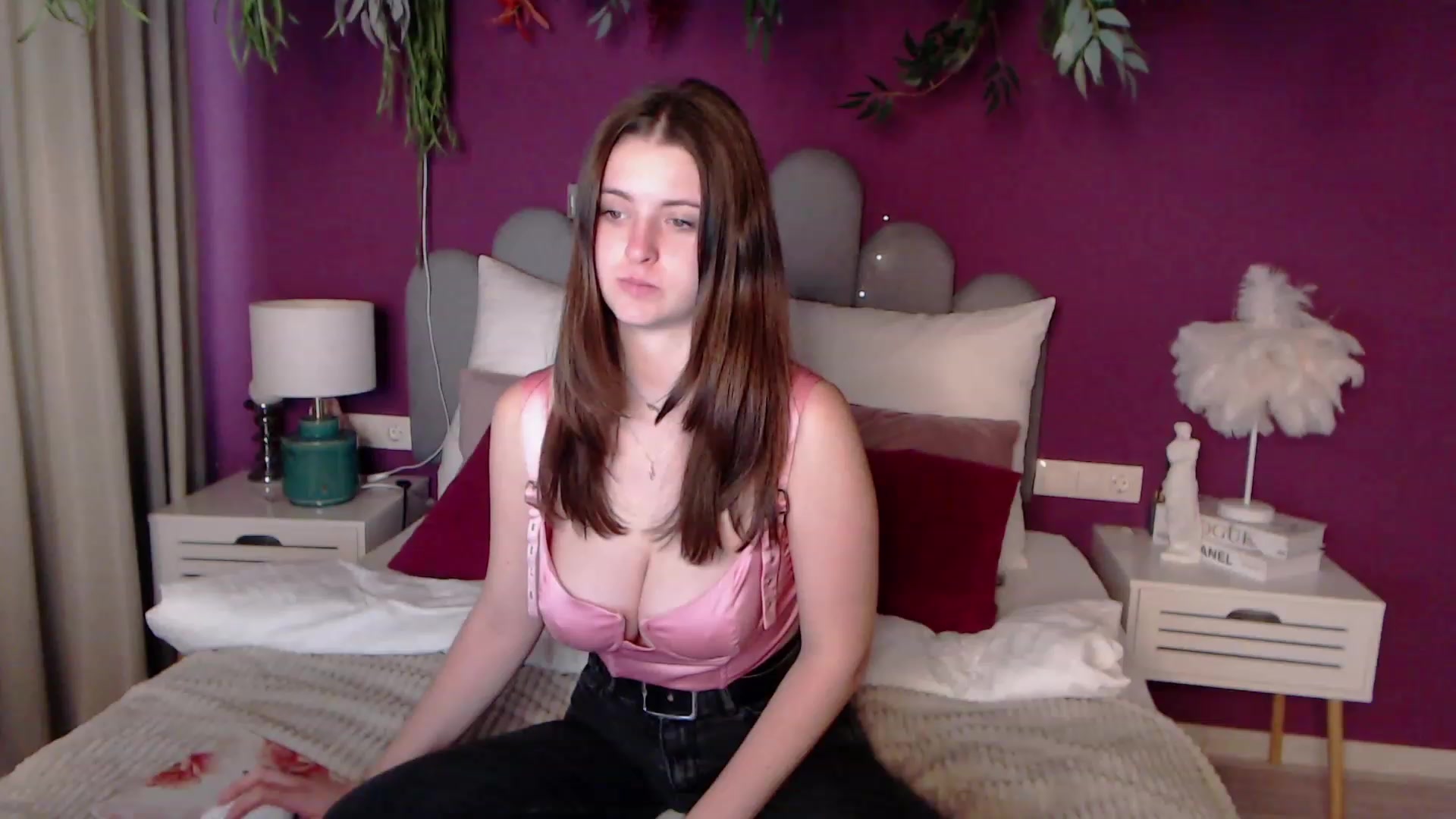 Gallery image thumbnail from ElsaJones's myfreecams stream on, 11/24/2022, 09:30 image 8 of 20