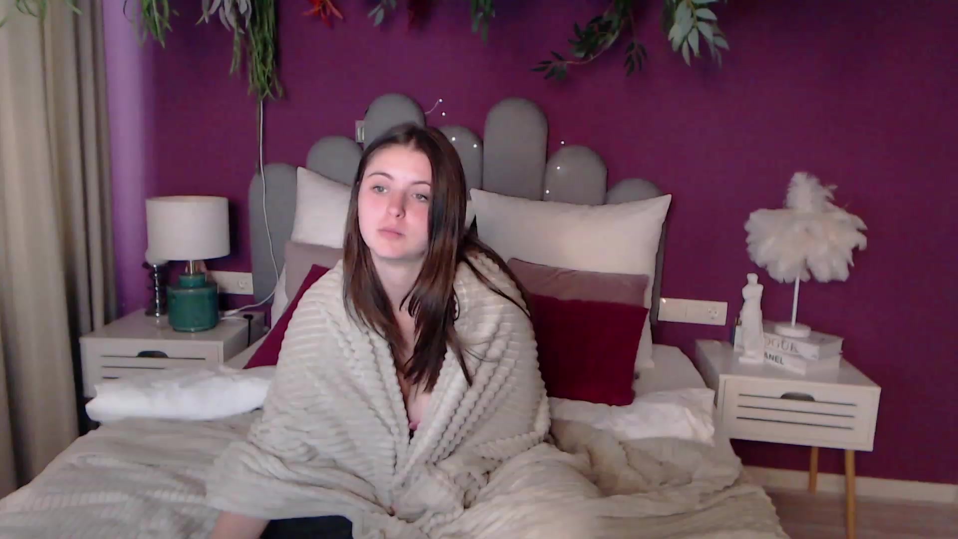 Gallery image thumbnail from ElsaJones's myfreecams stream on, 11/24/2022, 10:00 image 12 of 20