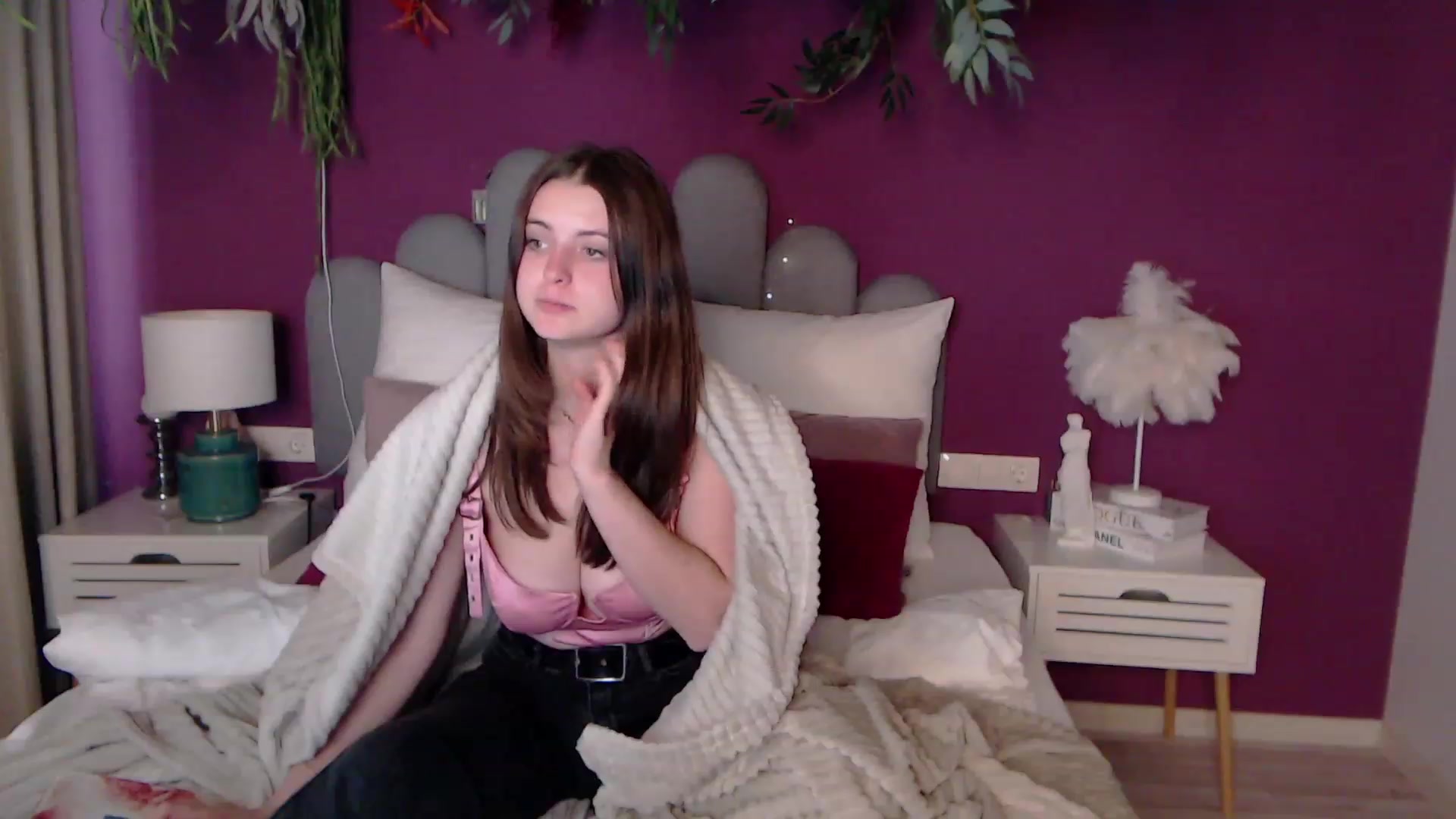Gallery image thumbnail from ElsaJones's myfreecams stream on, 11/24/2022, 11:00 image 4 of 20