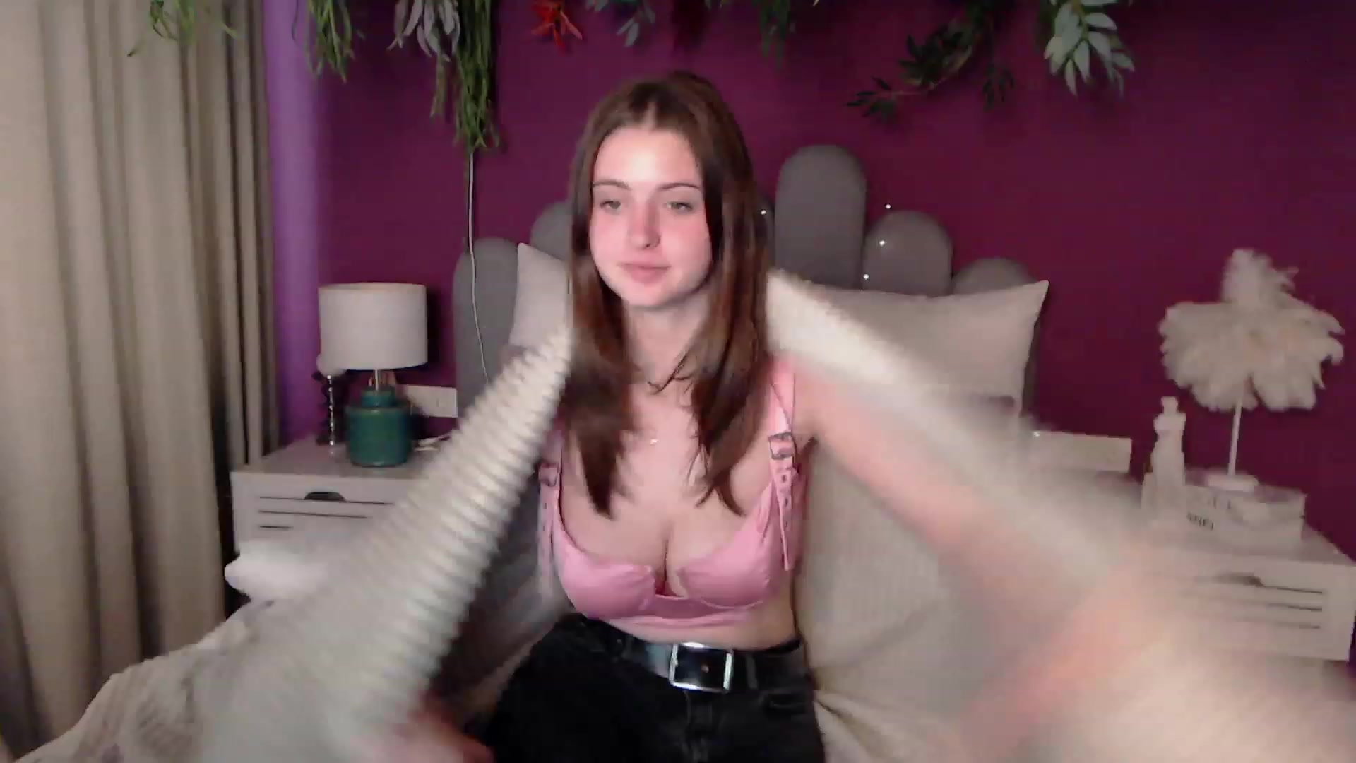 Gallery image thumbnail from ElsaJones's myfreecams stream on, 11/24/2022, 12:55 image 10 of 20