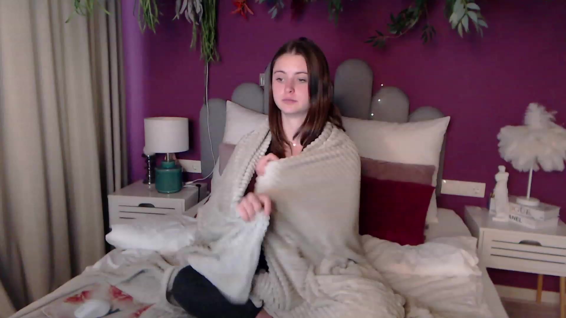 Gallery image thumbnail from ElsaJones's myfreecams stream on, 11/24/2022, 12:55 image 7 of 20
