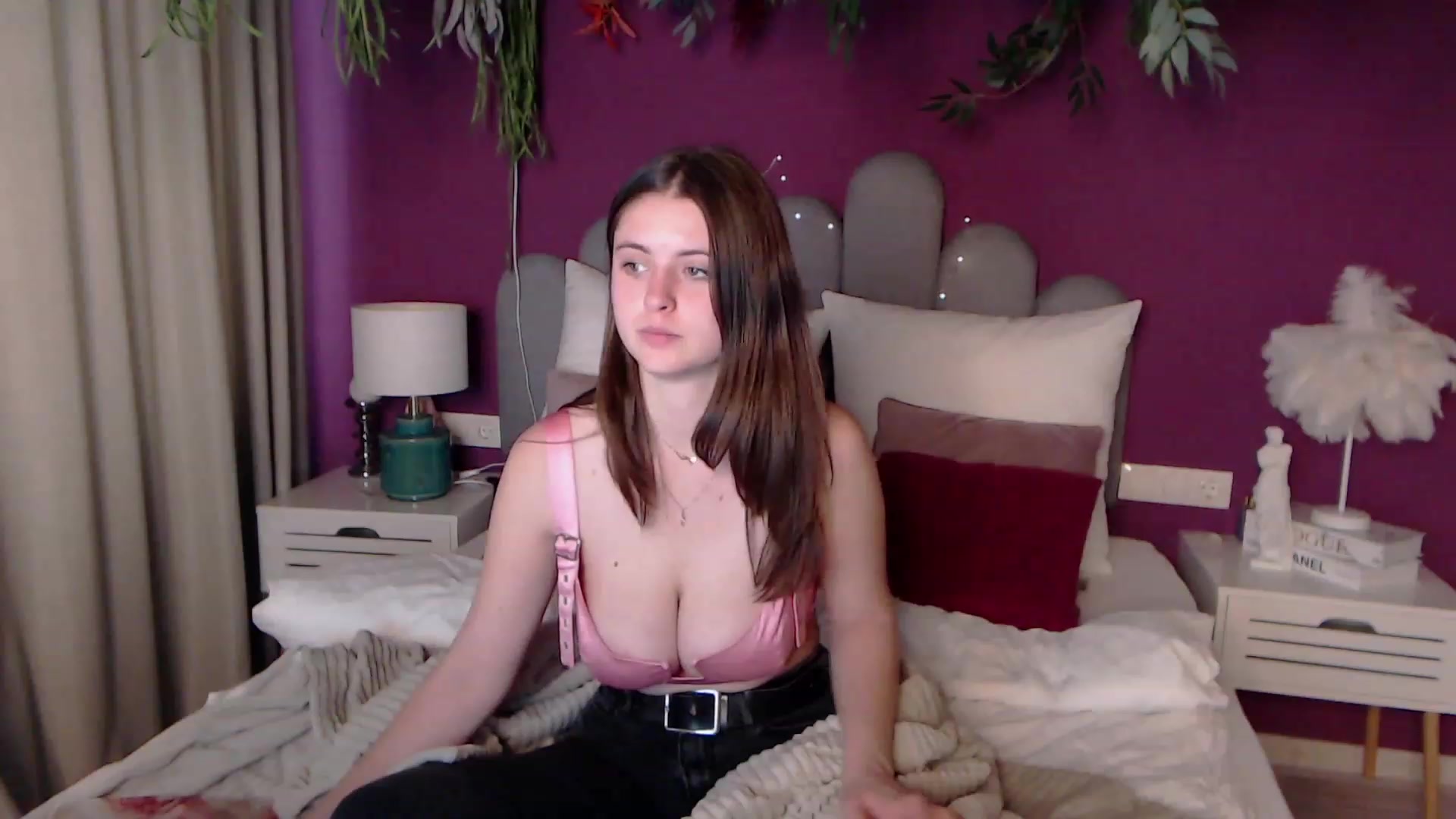 Gallery image thumbnail from ElsaJones's myfreecams stream on, 11/24/2022, 12:55 image 3 of 20