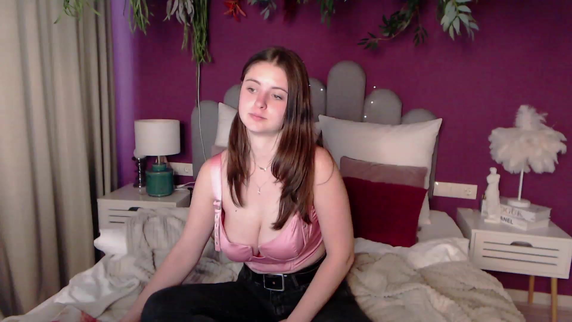 Gallery image thumbnail from ElsaJones's myfreecams stream on, 11/24/2022, 12:55 image 13 of 20
