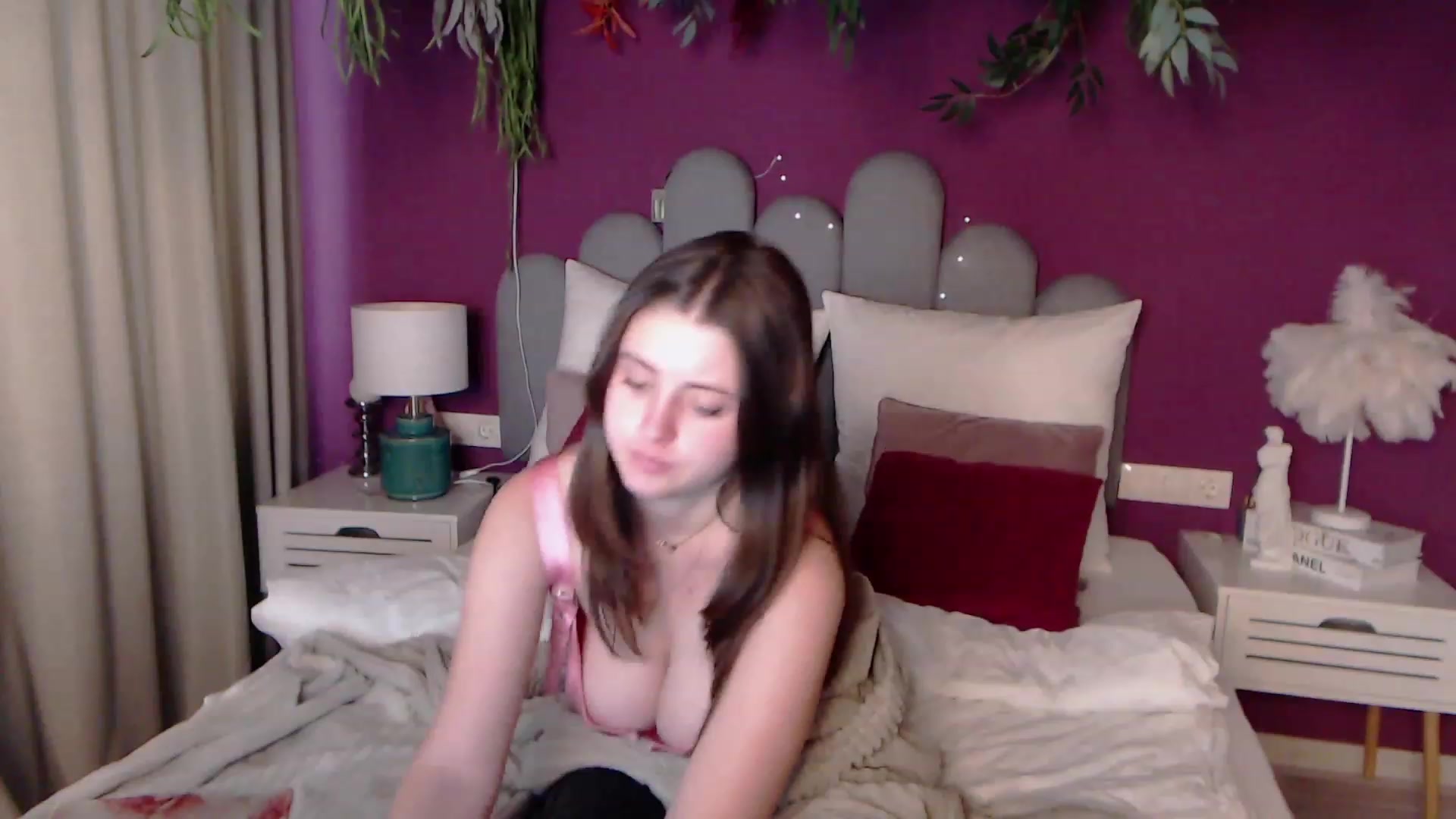 Gallery image thumbnail from ElsaJones's myfreecams stream on, 11/24/2022, 12:55 image 4 of 20