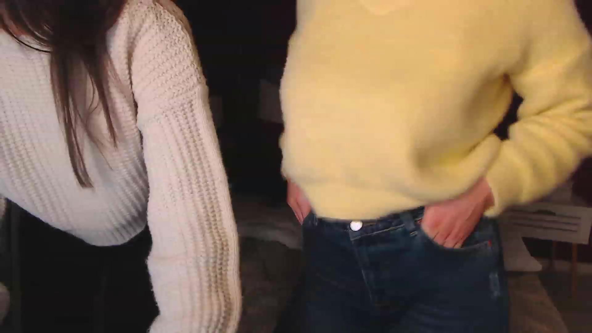 Gallery image thumbnail from ElsaJones's myfreecams stream on, 11/25/2022, 13:33 image 18 of 20