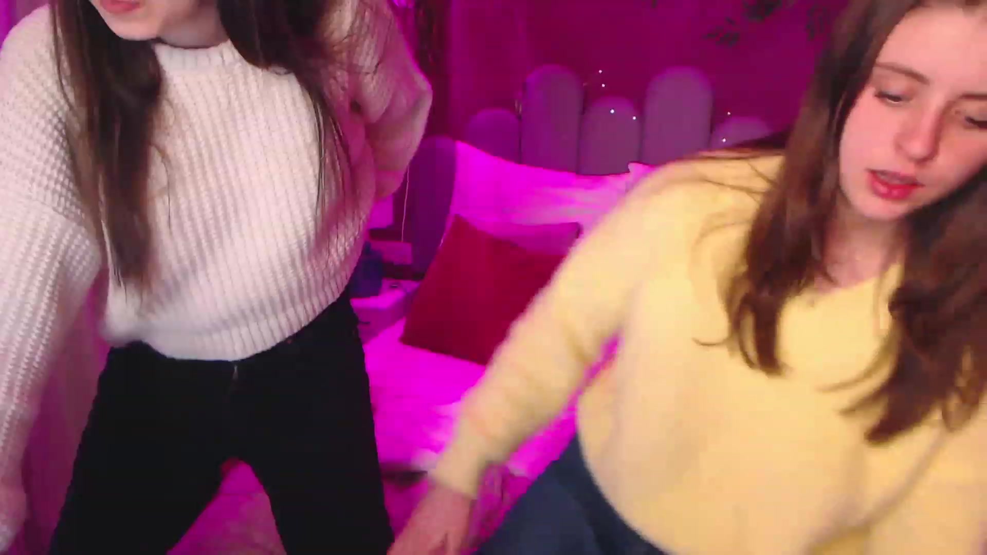 Gallery image thumbnail from ElsaJones's myfreecams stream on, 11/25/2022, 16:51 image 20 of 20