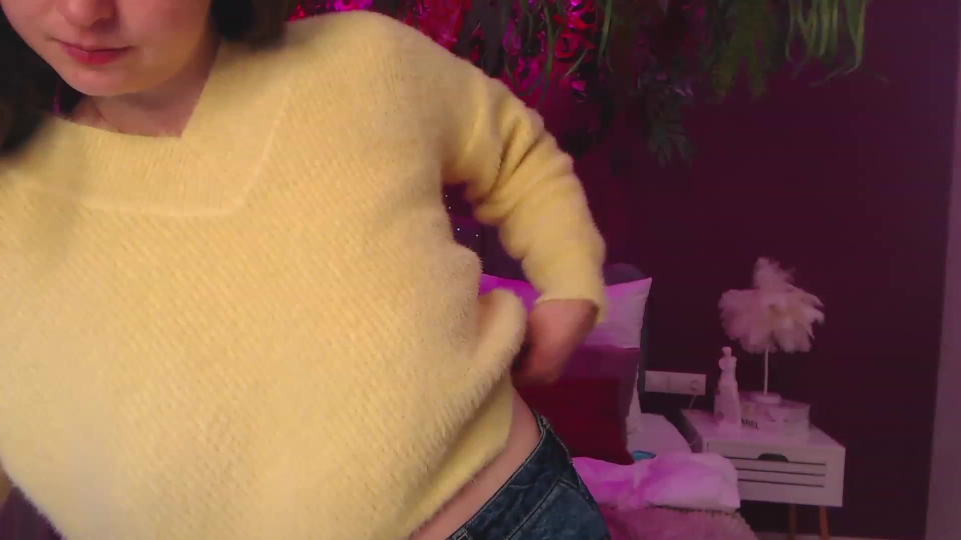 Gallery image thumbnail from ElsaJones's myfreecams stream on, 11/25/2022, 18:42 image 16 of 20