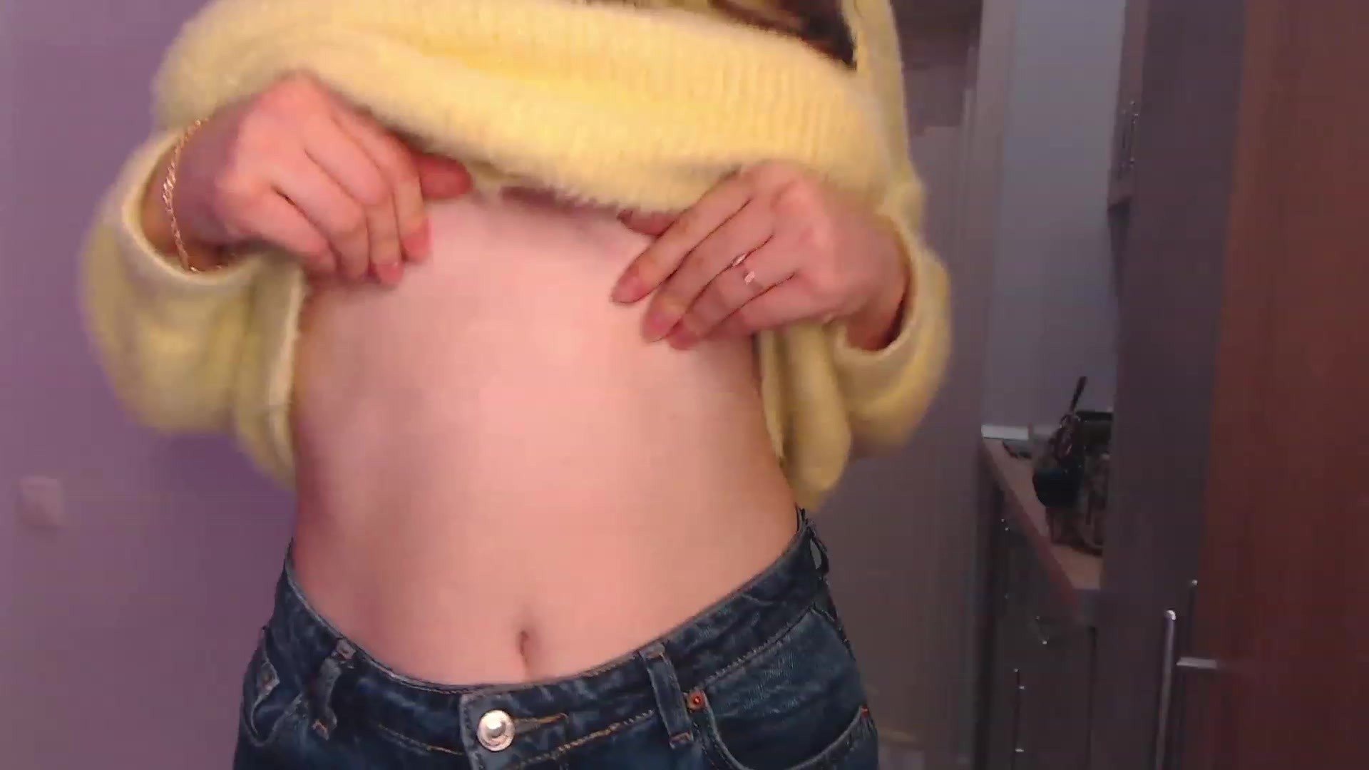 Gallery image thumbnail from ElsaJones's myfreecams stream on, 11/25/2022, 18:42 image 14 of 20
