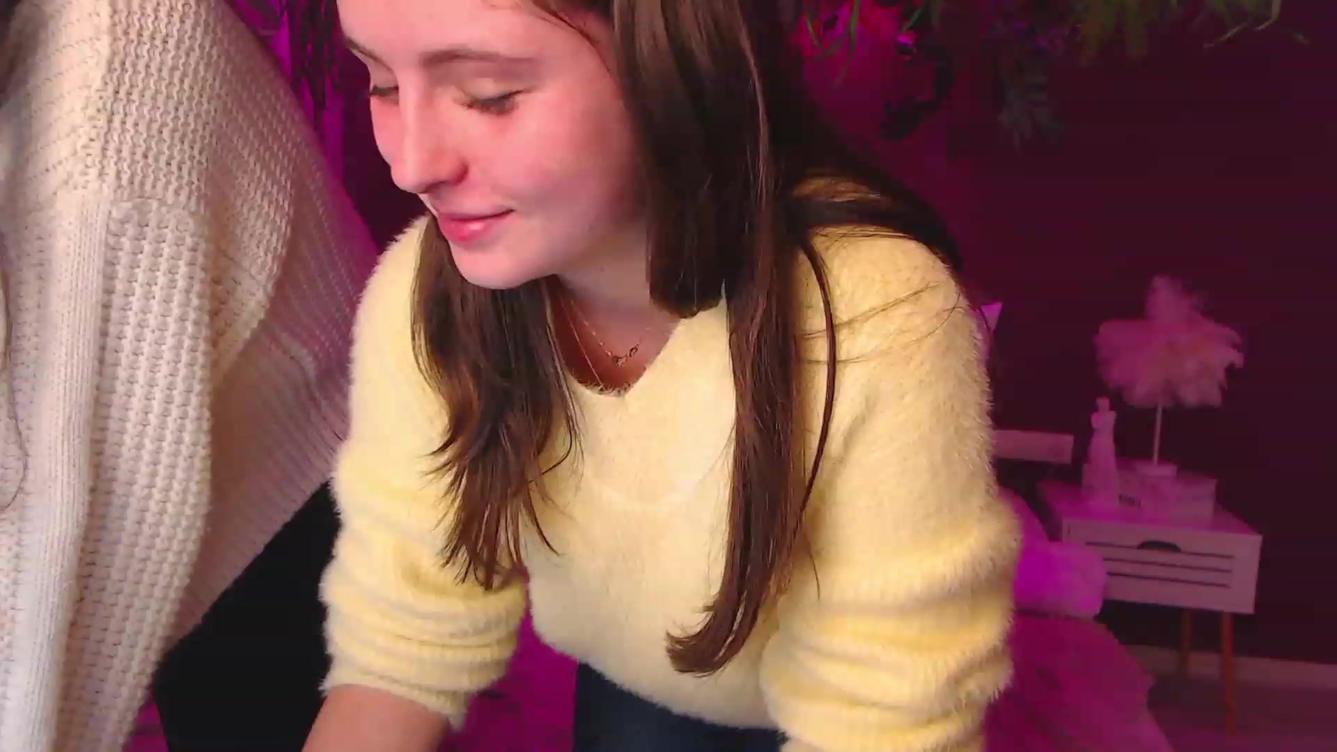 Gallery image thumbnail from ElsaJones's myfreecams stream on, 11/25/2022, 19:23 image 9 of 20