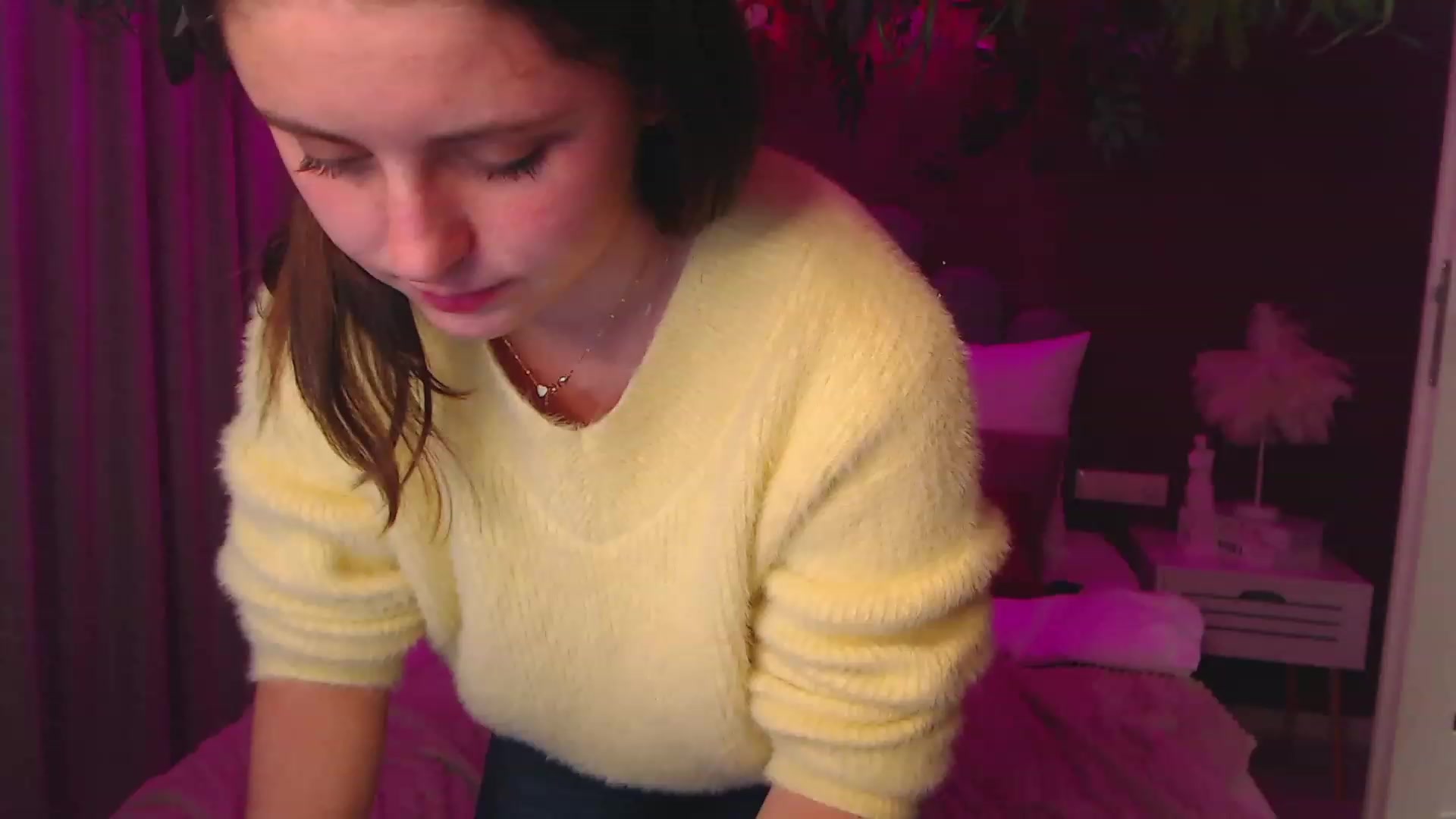 Gallery image thumbnail from ElsaJones's myfreecams stream on, 11/25/2022, 19:23 image 7 of 20