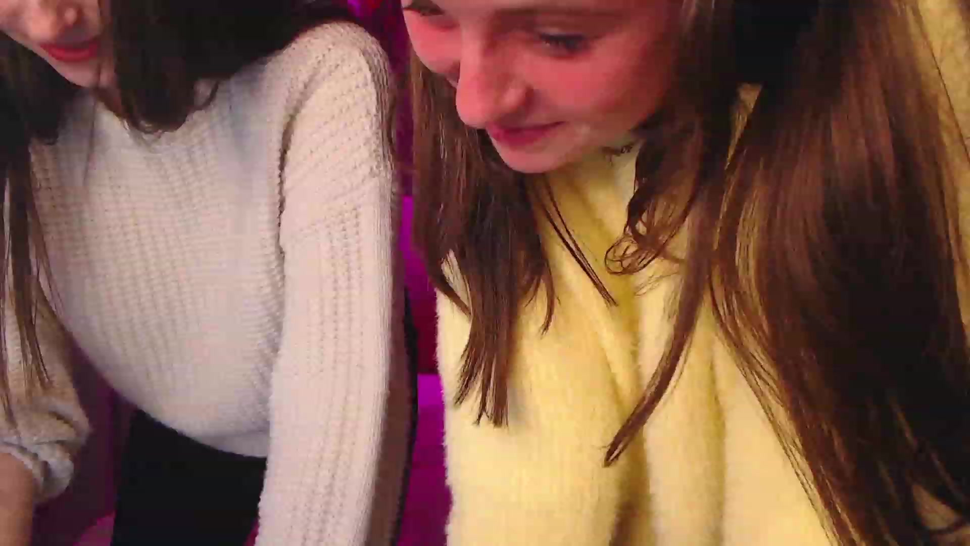 Gallery image thumbnail from ElsaJones's myfreecams stream on, 11/25/2022, 19:23 image 5 of 20