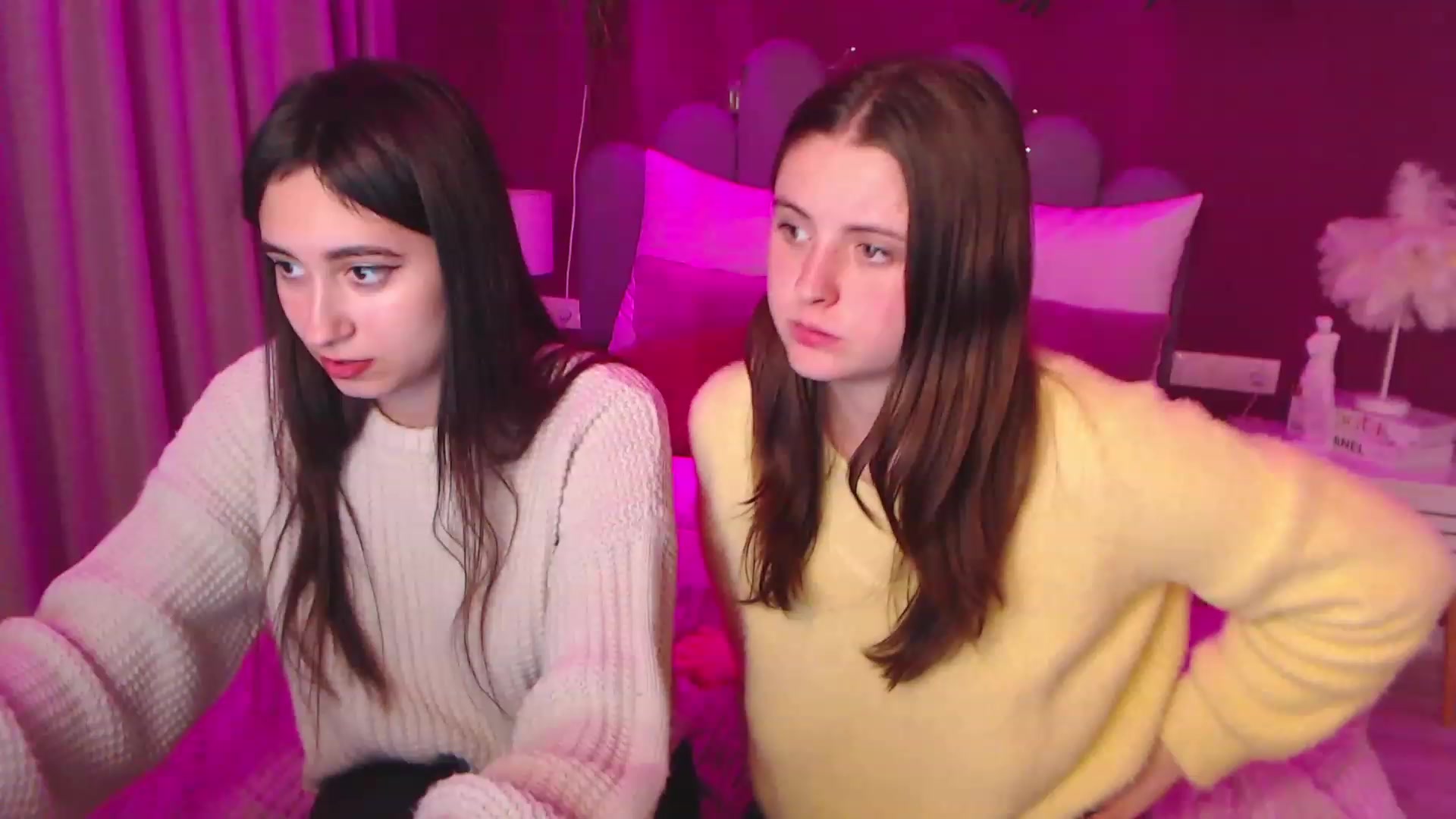 Gallery image thumbnail from ElsaJones's myfreecams stream on, 11/25/2022, 19:23 image 20 of 20