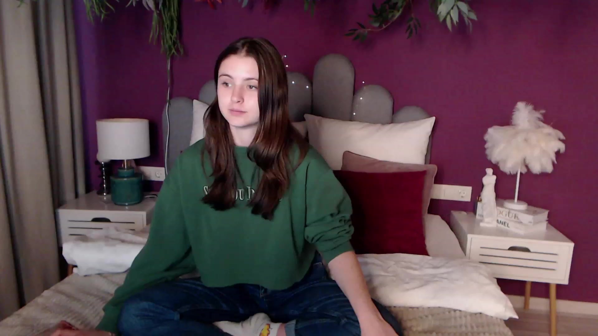 Gallery image thumbnail from ElsaJones's myfreecams stream on, 11/26/2022, 14:00 image 4 of 20