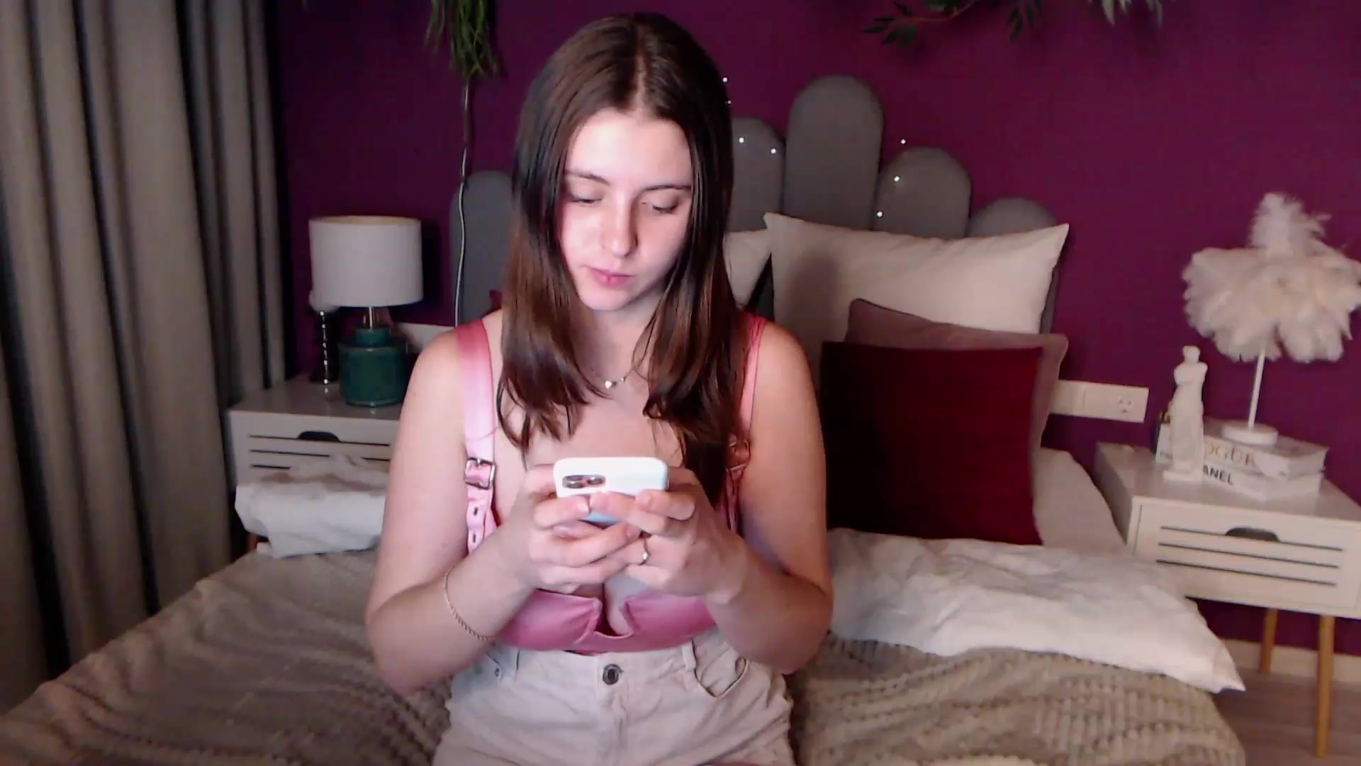 Gallery image thumbnail from ElsaJones's myfreecams stream on, 11/26/2022, 14:26 image 18 of 20