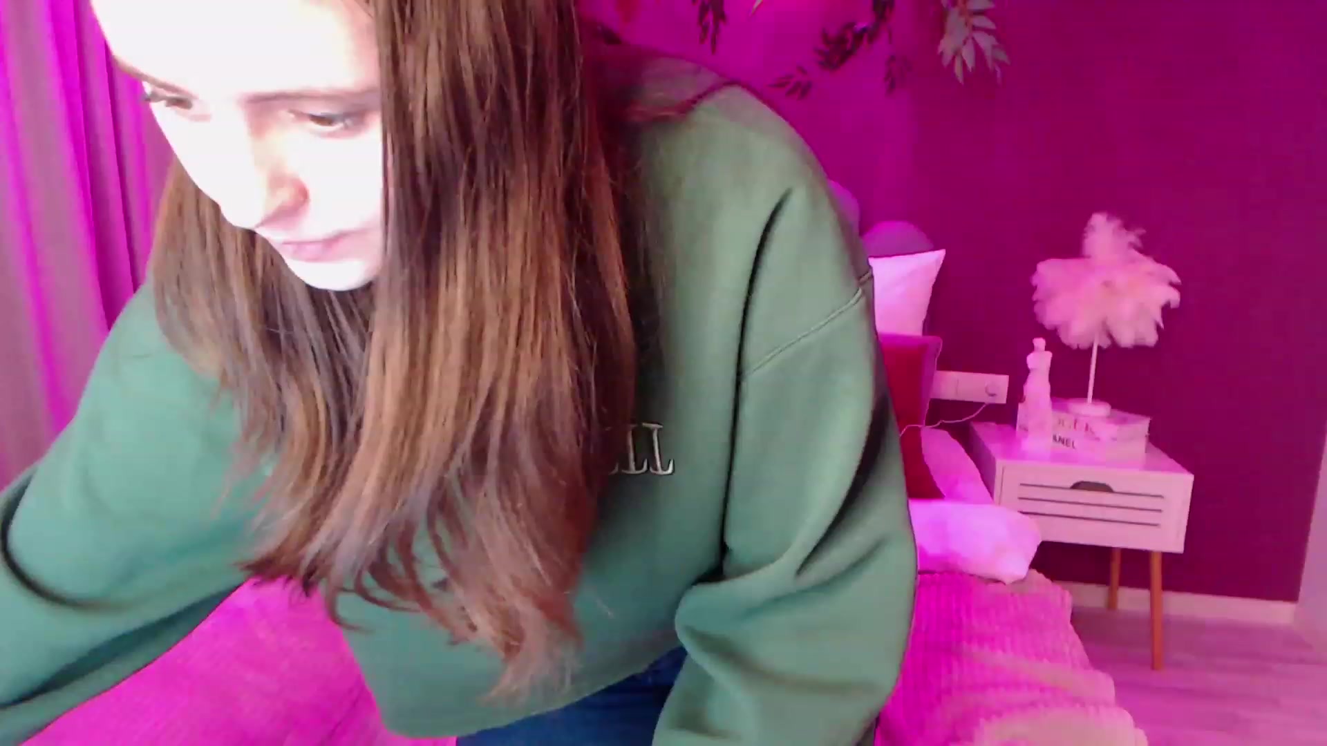 Gallery image thumbnail from ElsaJones's myfreecams stream on, 11/26/2022, 16:49 image 15 of 20