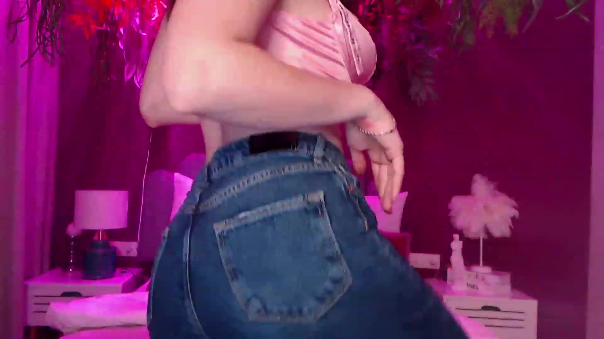 Gallery image thumbnail from ElsaJones's myfreecams stream on, 11/26/2022, 18:05 image 17 of 20