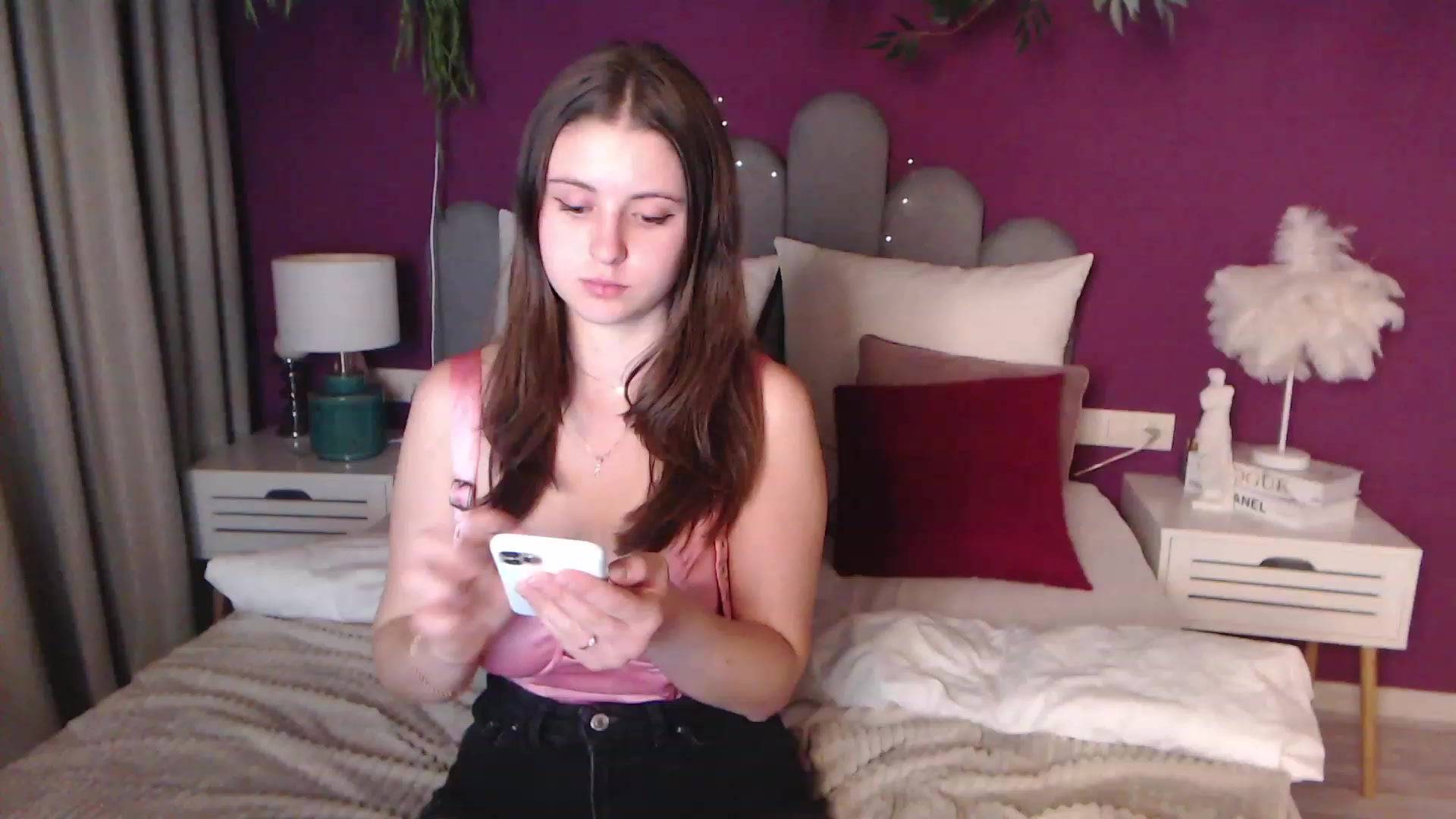 Gallery image thumbnail from ElsaJones's myfreecams stream on, 11/27/2022, 19:27 image 1 of 20