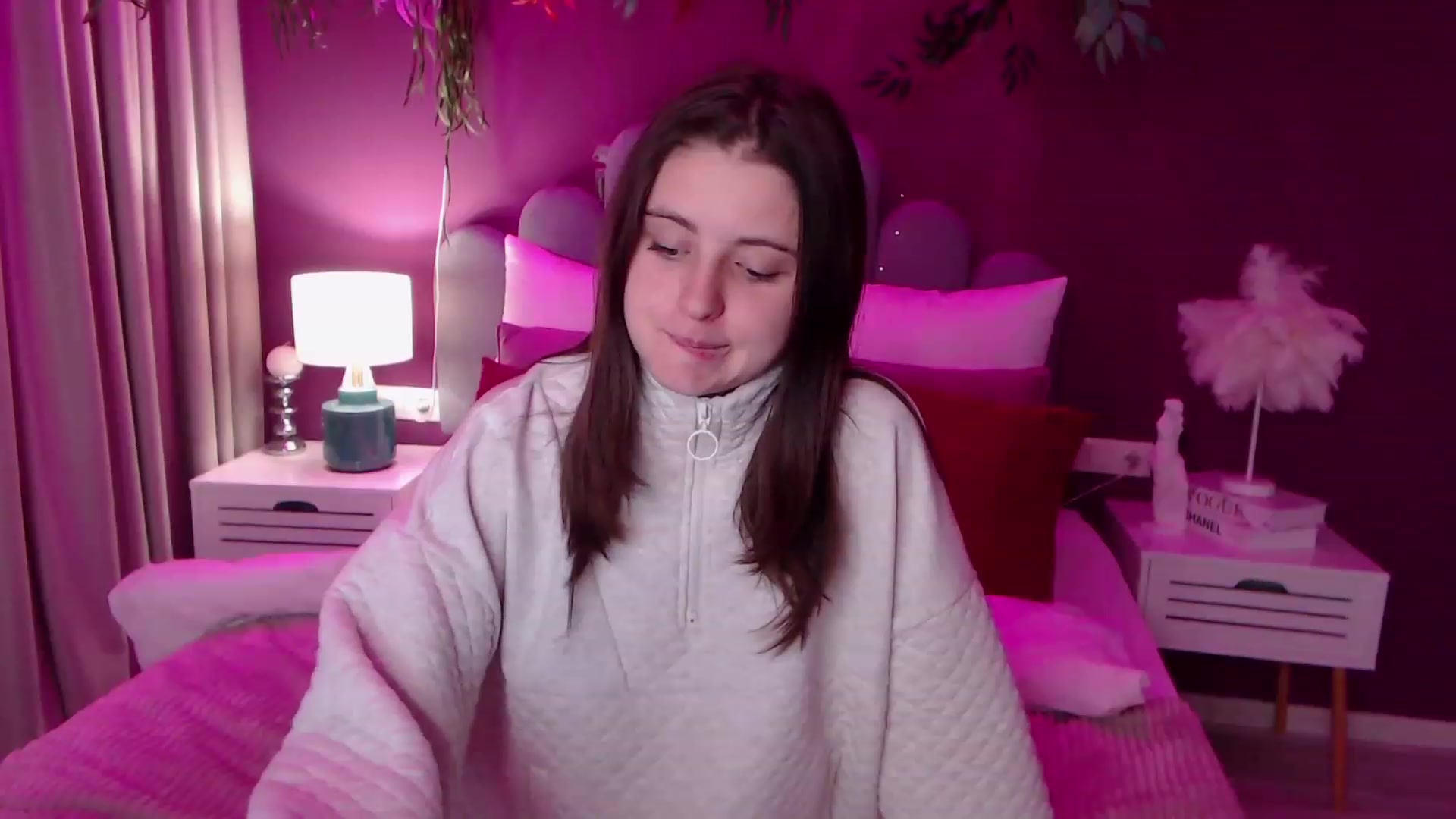 Gallery image thumbnail from ElsaJones's myfreecams stream on, 12/01/2022, 14:11 image 20 of 20