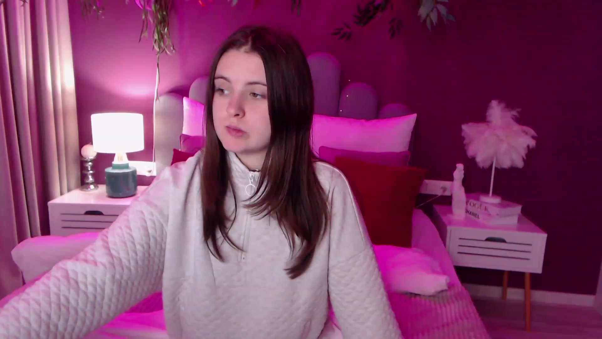 Gallery image thumbnail from ElsaJones's myfreecams stream on, 12/01/2022, 14:11 image 15 of 20