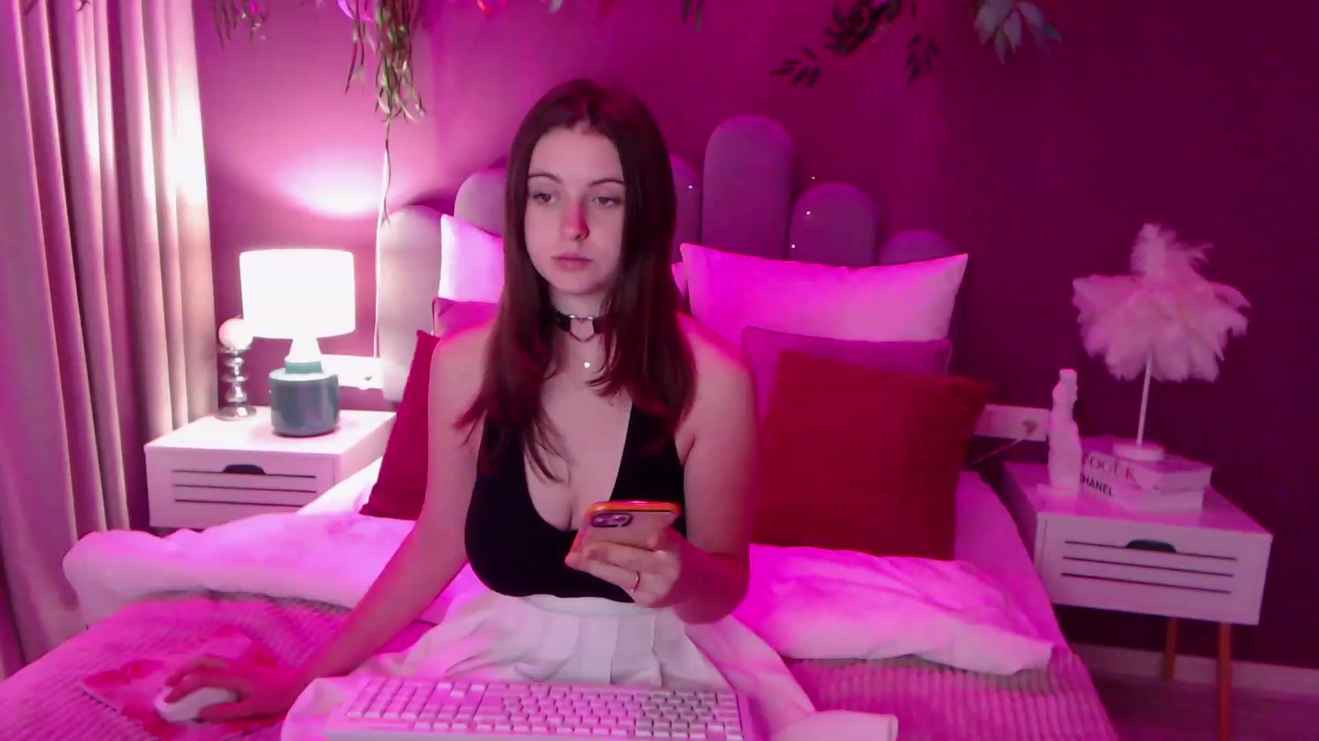 Gallery image thumbnail from ElsaJones's myfreecams stream on, 12/01/2022, 14:11 image 9 of 20