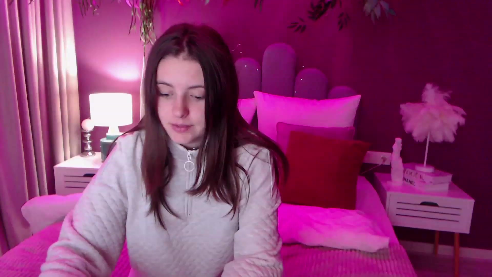 Gallery image thumbnail from ElsaJones's myfreecams stream on, 12/01/2022, 14:11 image 12 of 20