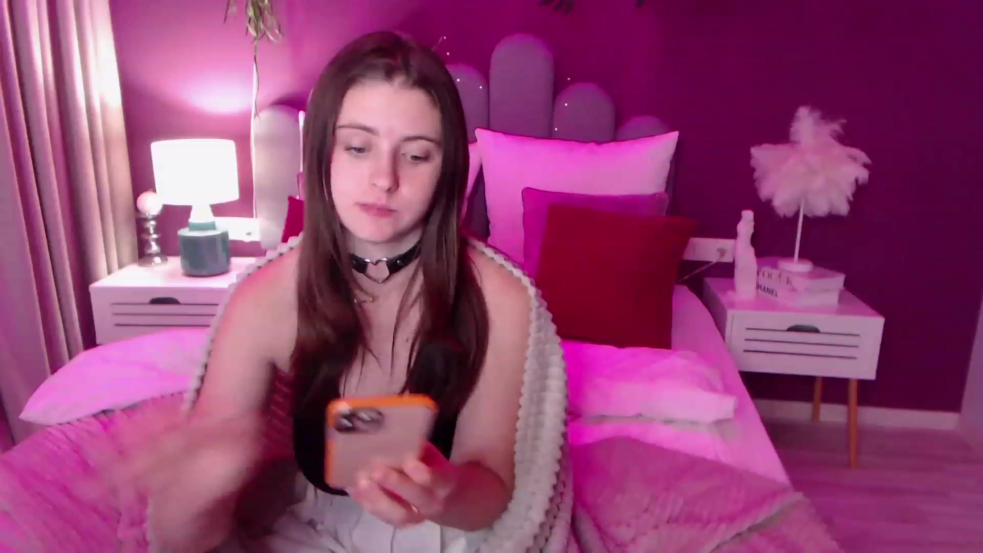 Gallery image thumbnail from ElsaJones's myfreecams stream on, 12/01/2022, 15:56 image 14 of 20