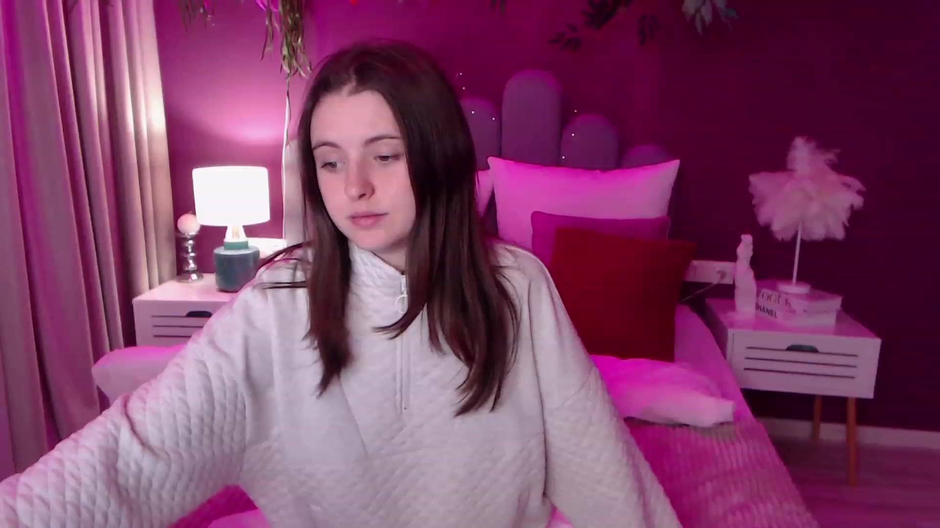Gallery image thumbnail from ElsaJones's myfreecams stream on, 12/01/2022, 15:56 image 1 of 20