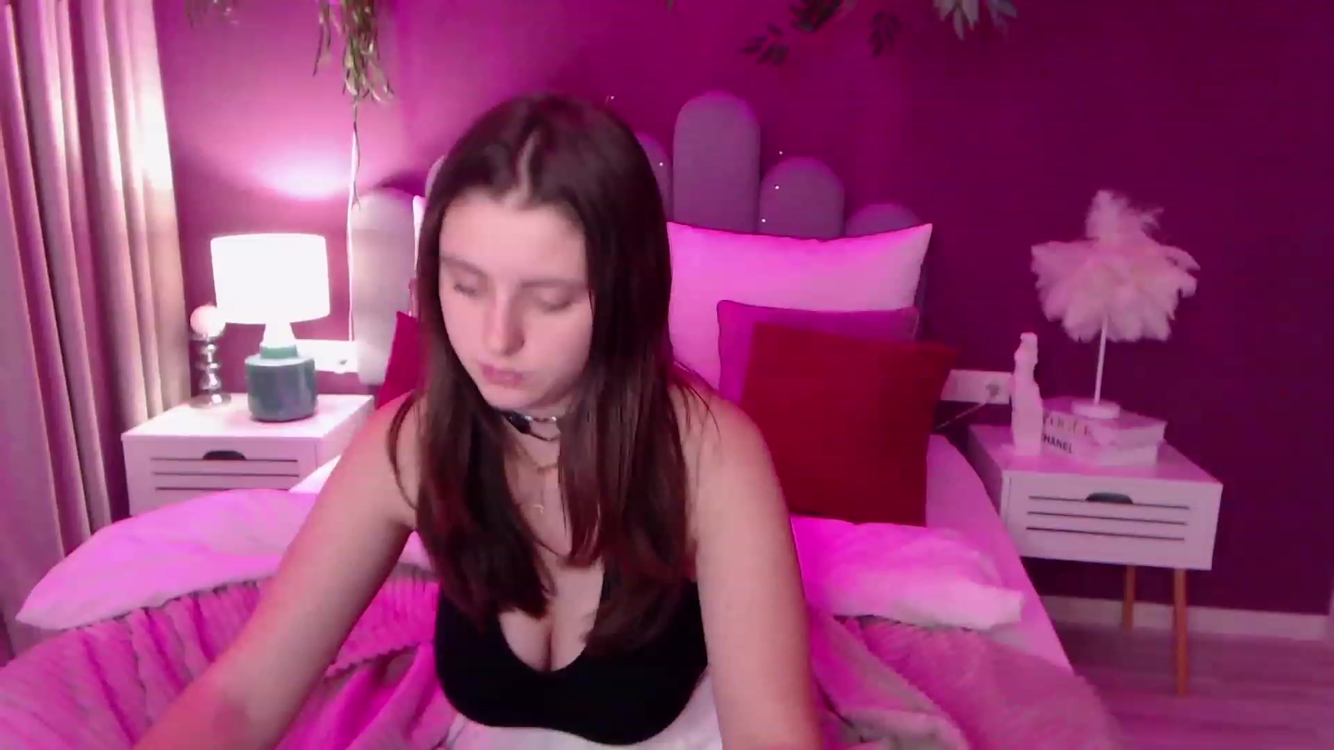 Gallery image thumbnail from ElsaJones's myfreecams stream on, 12/01/2022, 15:56 image 11 of 20
