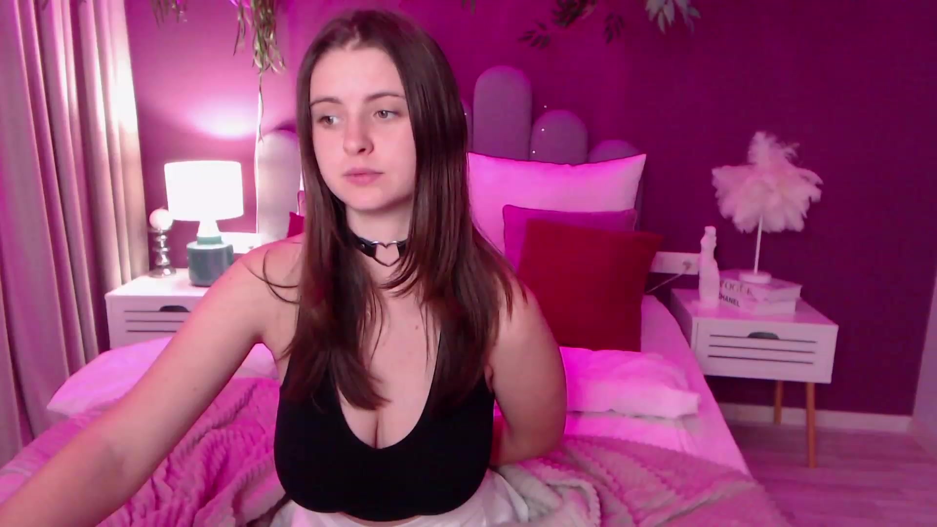 Gallery image thumbnail from ElsaJones's myfreecams stream on, 12/01/2022, 15:56 image 19 of 20