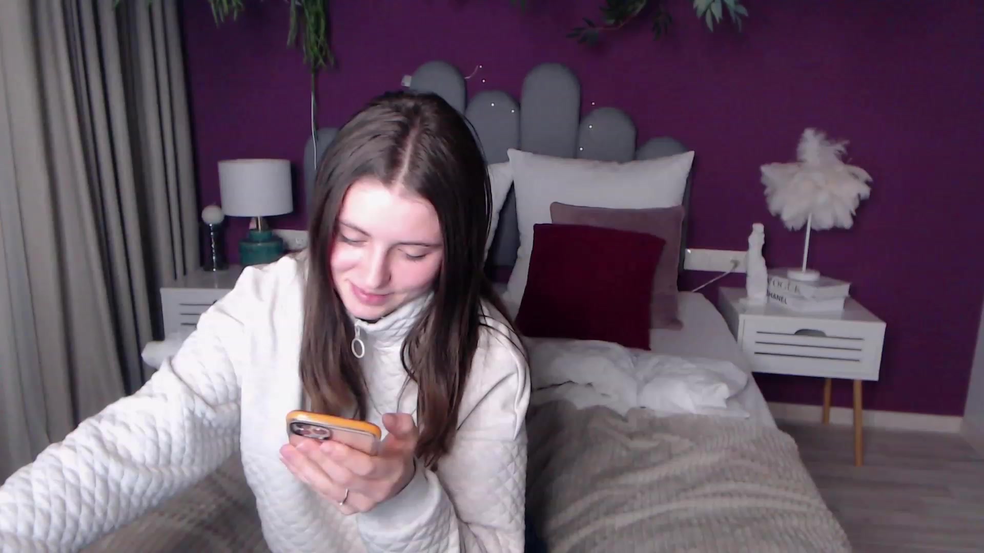 Gallery image thumbnail from ElsaJones's myfreecams stream on, 12/01/2022, 19:19 image 15 of 20