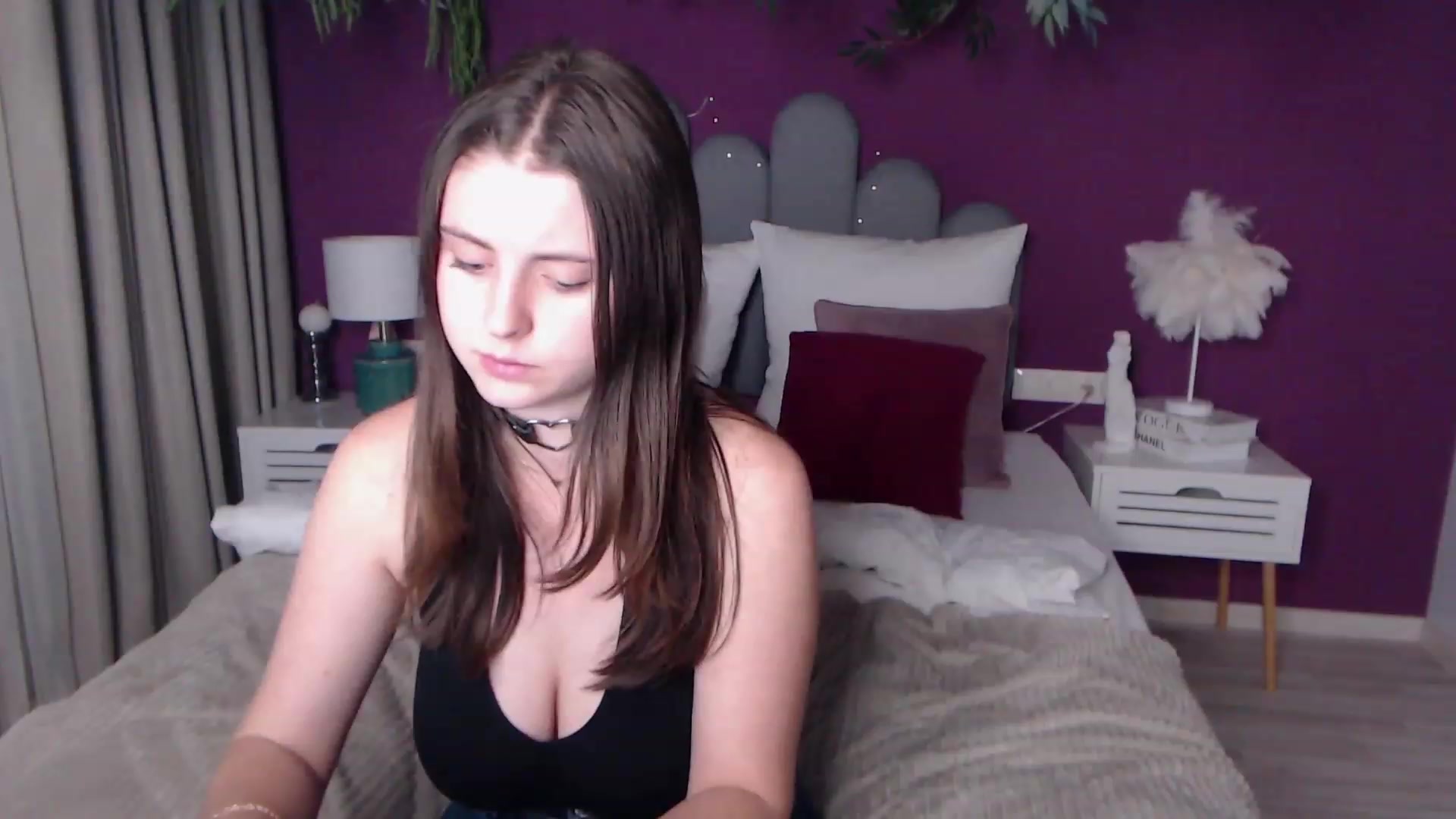 Gallery image thumbnail from ElsaJones's myfreecams stream on, 12/01/2022, 19:19 image 4 of 20