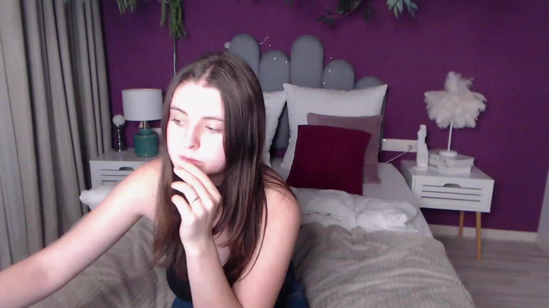 Gallery image thumbnail from ElsaJones's myfreecams stream on, 12/01/2022, 19:19 image 5 of 20