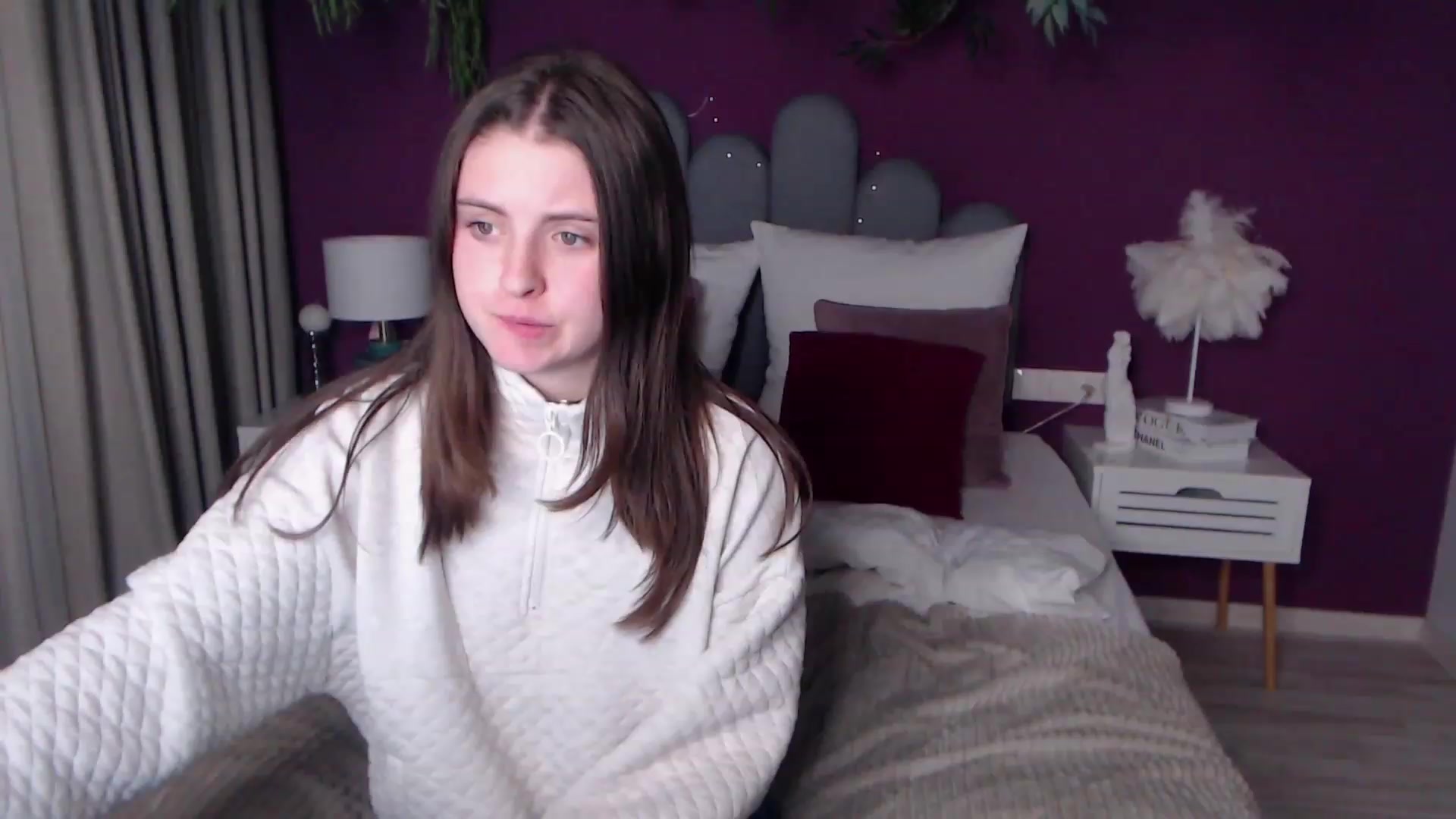 Gallery image thumbnail from ElsaJones's myfreecams stream on, 12/01/2022, 19:19 image 13 of 20