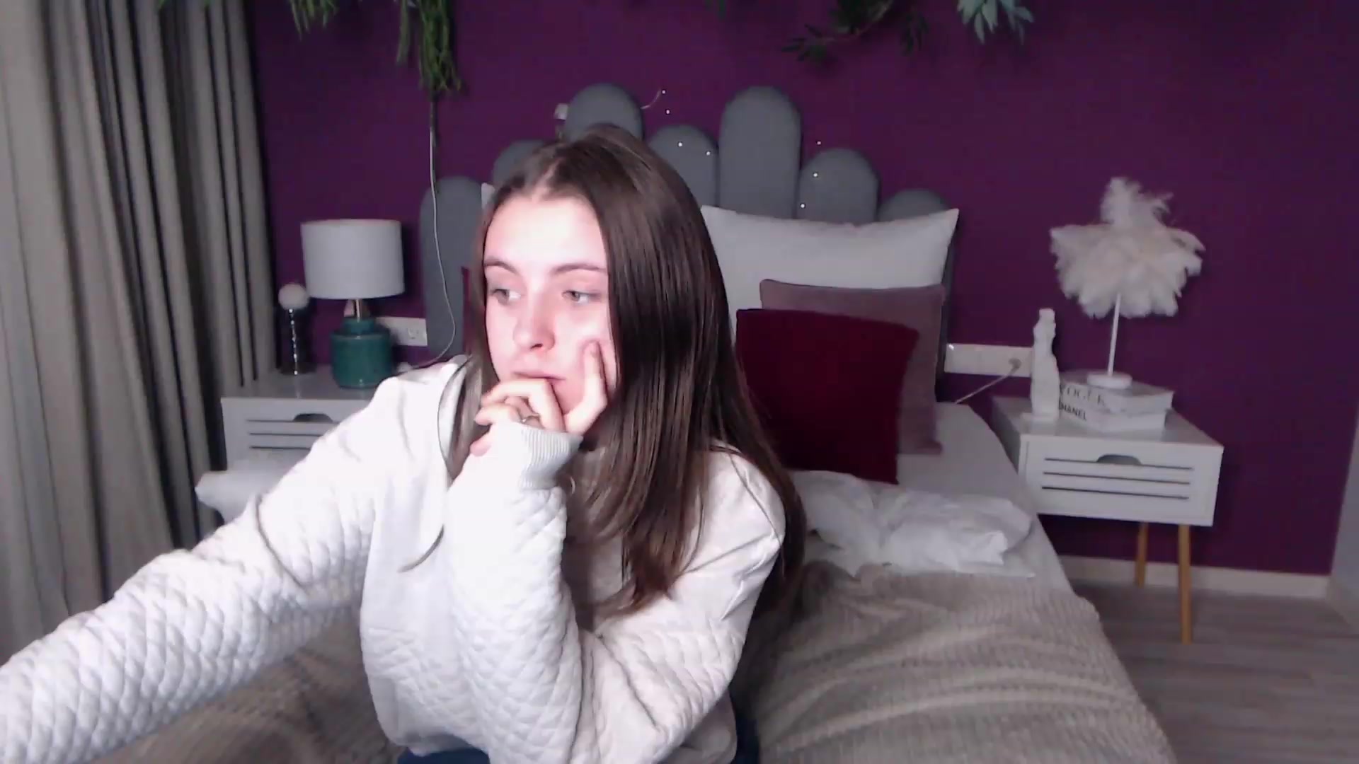 Gallery image thumbnail from ElsaJones's myfreecams stream on, 12/01/2022, 19:19 image 19 of 20