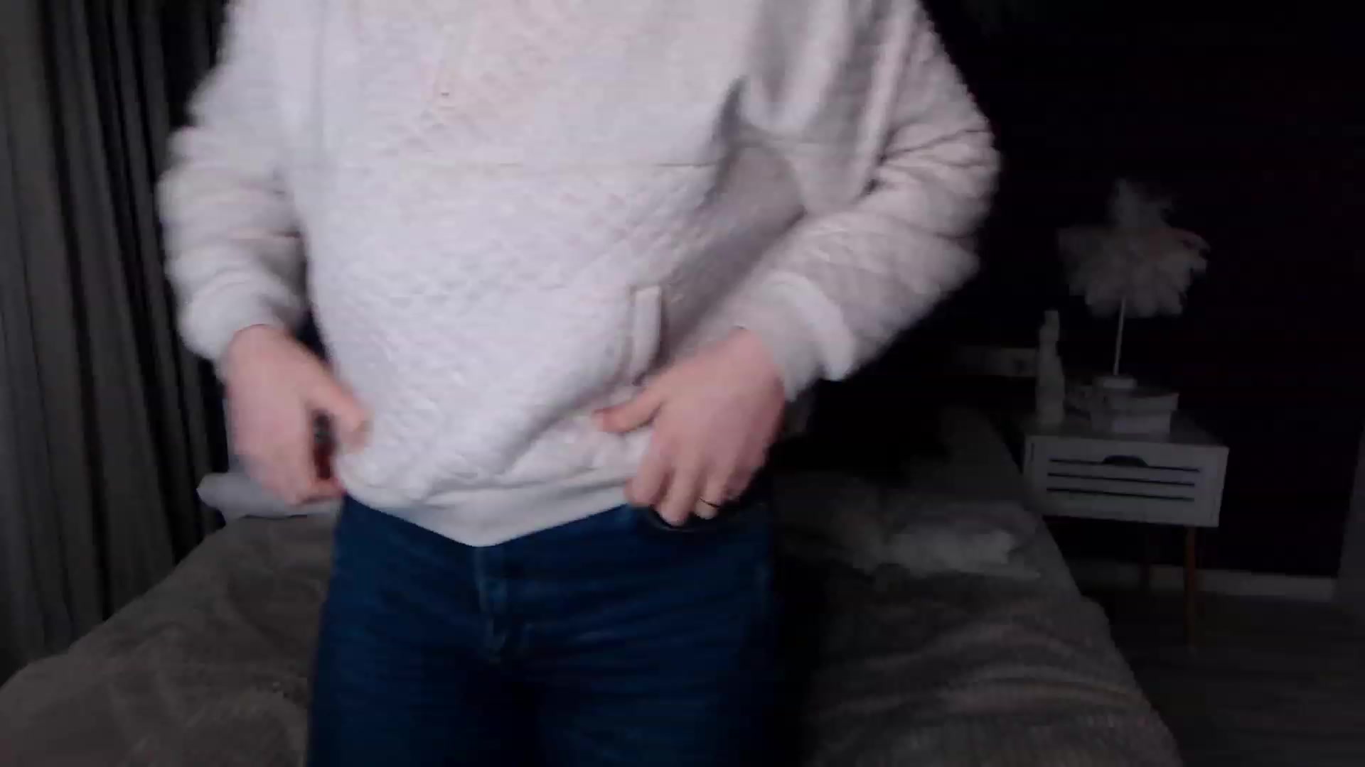 Gallery image thumbnail from ElsaJones's myfreecams stream on, 12/01/2022, 19:19 image 11 of 20
