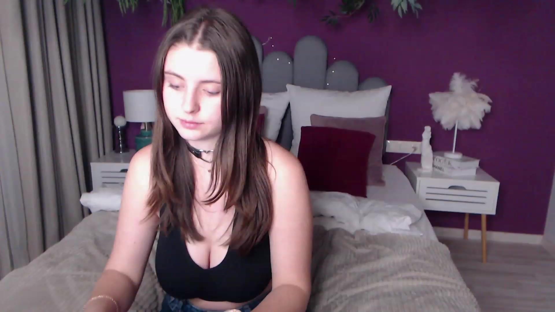 Gallery image thumbnail from ElsaJones's myfreecams stream on, 12/01/2022, 19:19 image 9 of 20