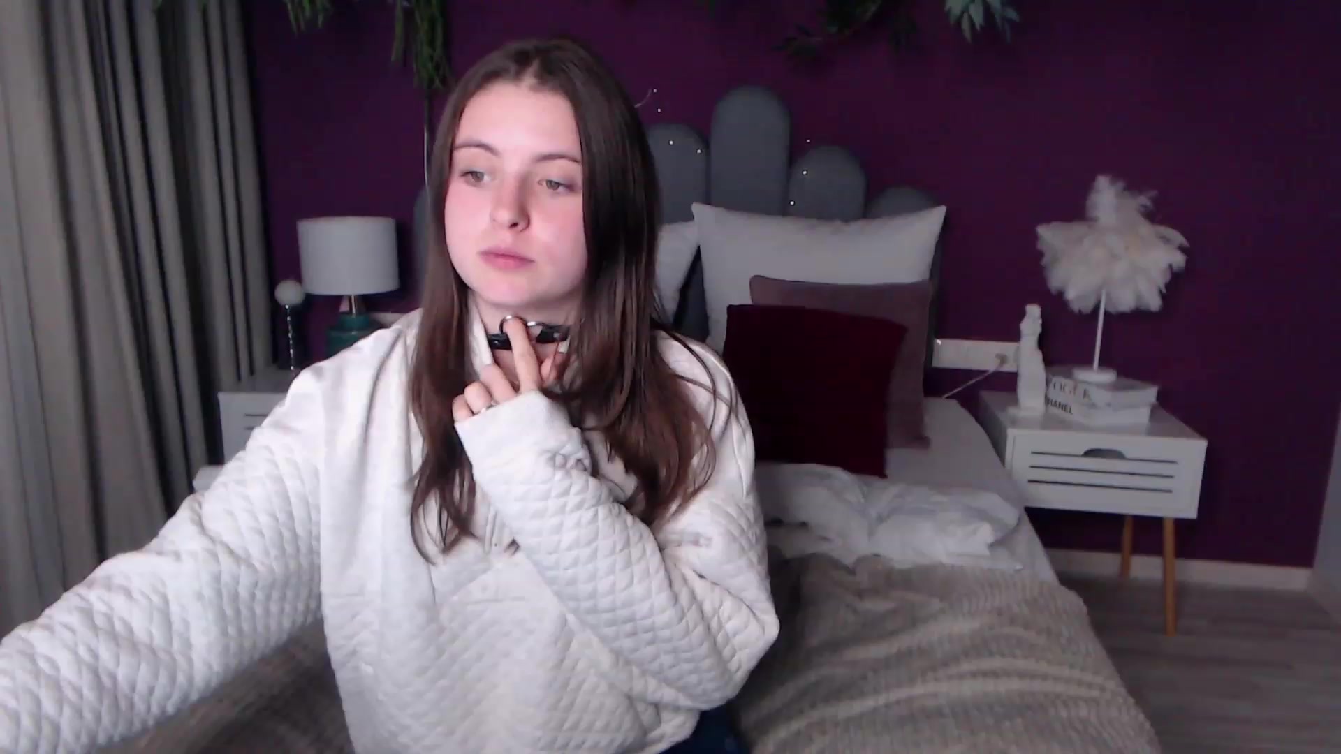 Gallery image thumbnail from ElsaJones's myfreecams stream on, 12/01/2022, 19:19 image 17 of 20