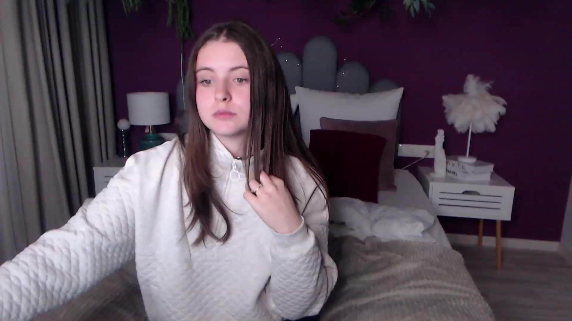 Gallery image thumbnail from ElsaJones's myfreecams stream on, 12/01/2022, 19:19 image 18 of 20