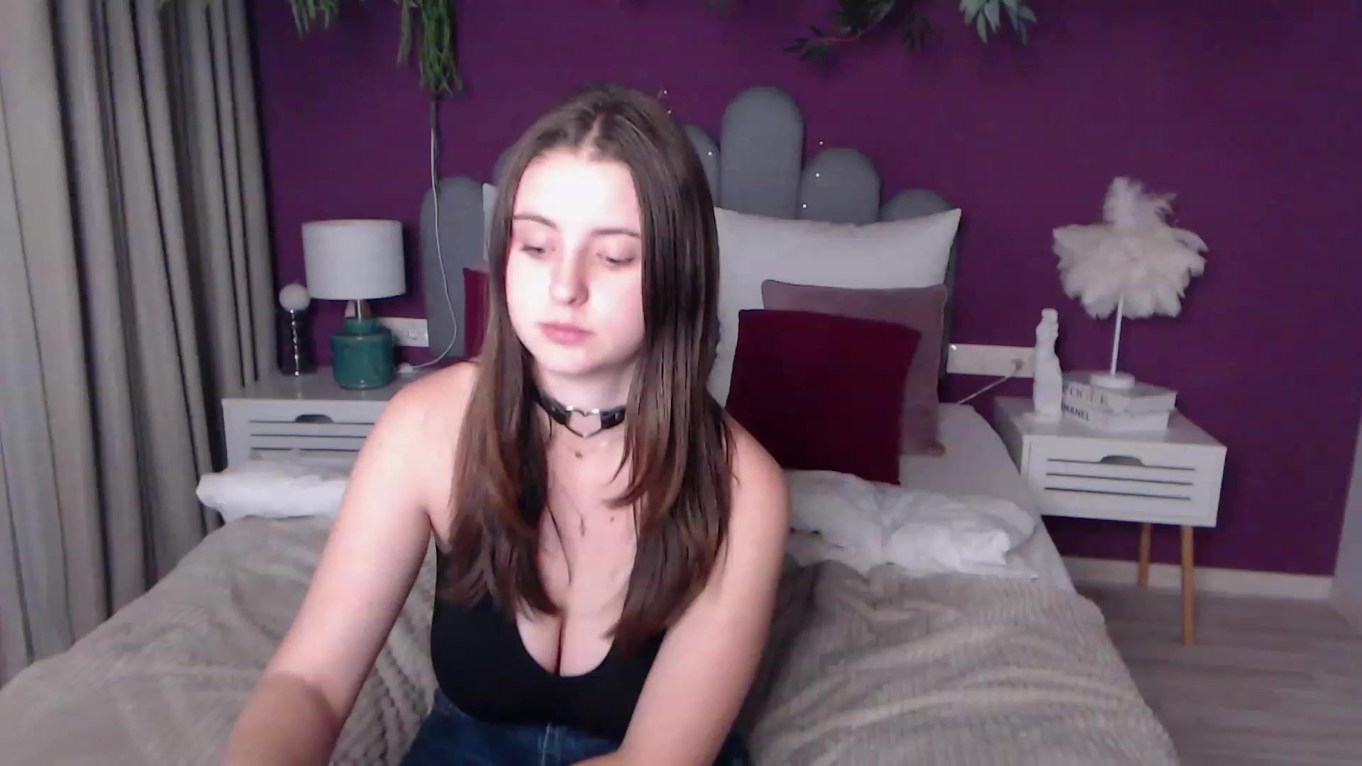 Gallery image thumbnail from ElsaJones's myfreecams stream on, 12/01/2022, 19:19 image 10 of 20