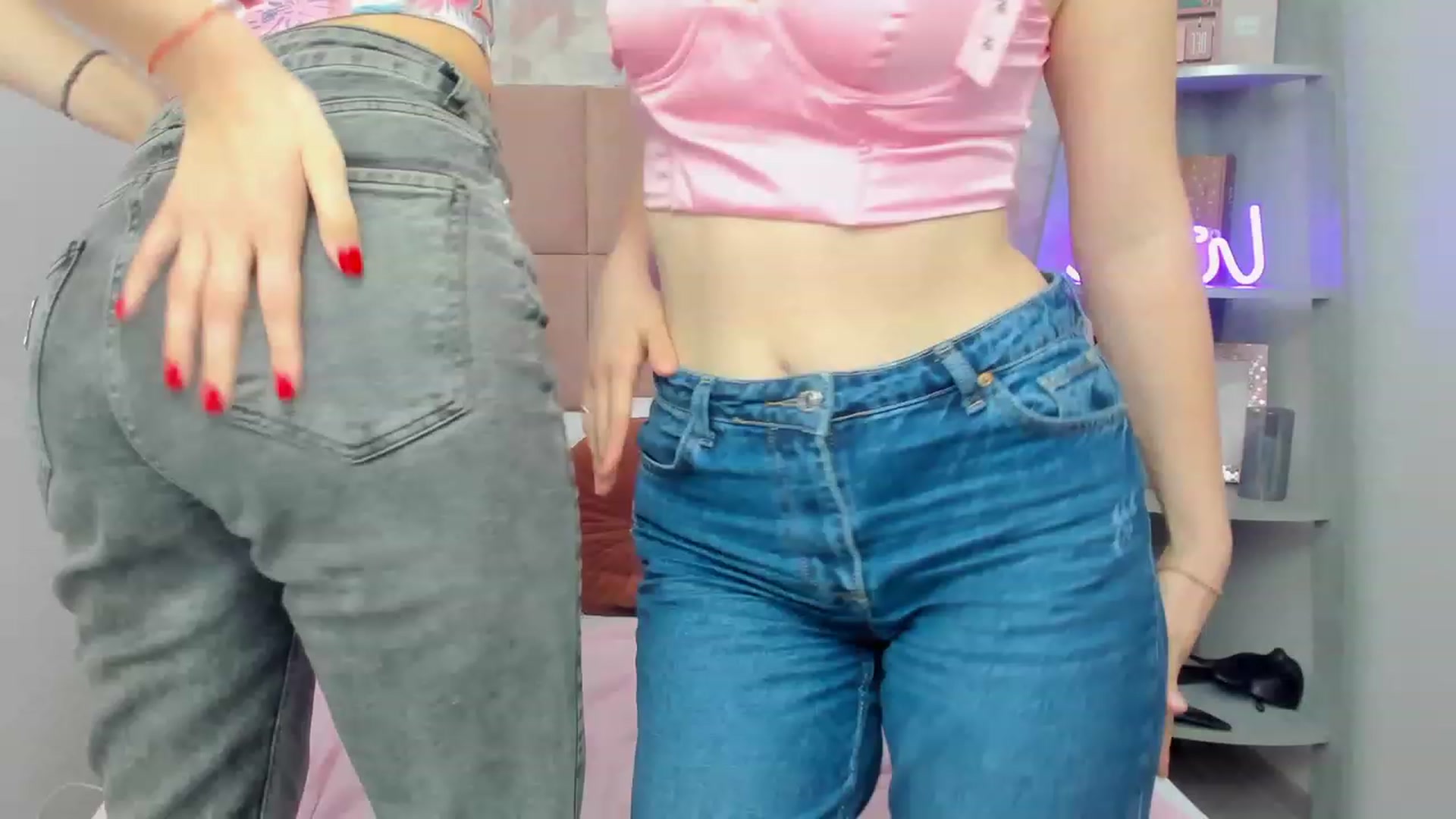 Gallery image thumbnail from ElsaJones's myfreecams stream on, 12/02/2022, 13:49 image 19 of 20