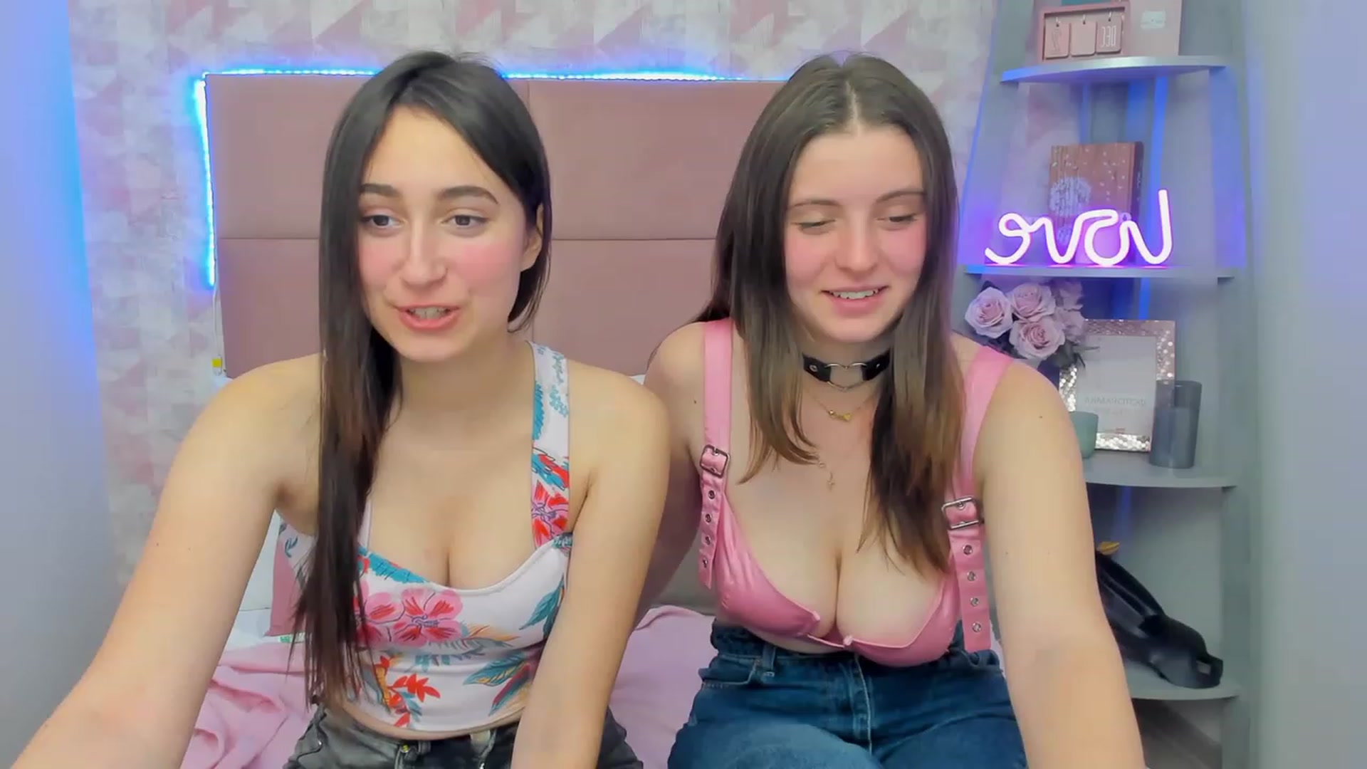 Gallery image thumbnail from ElsaJones's myfreecams stream on, 12/02/2022, 15:38 image 10 of 20