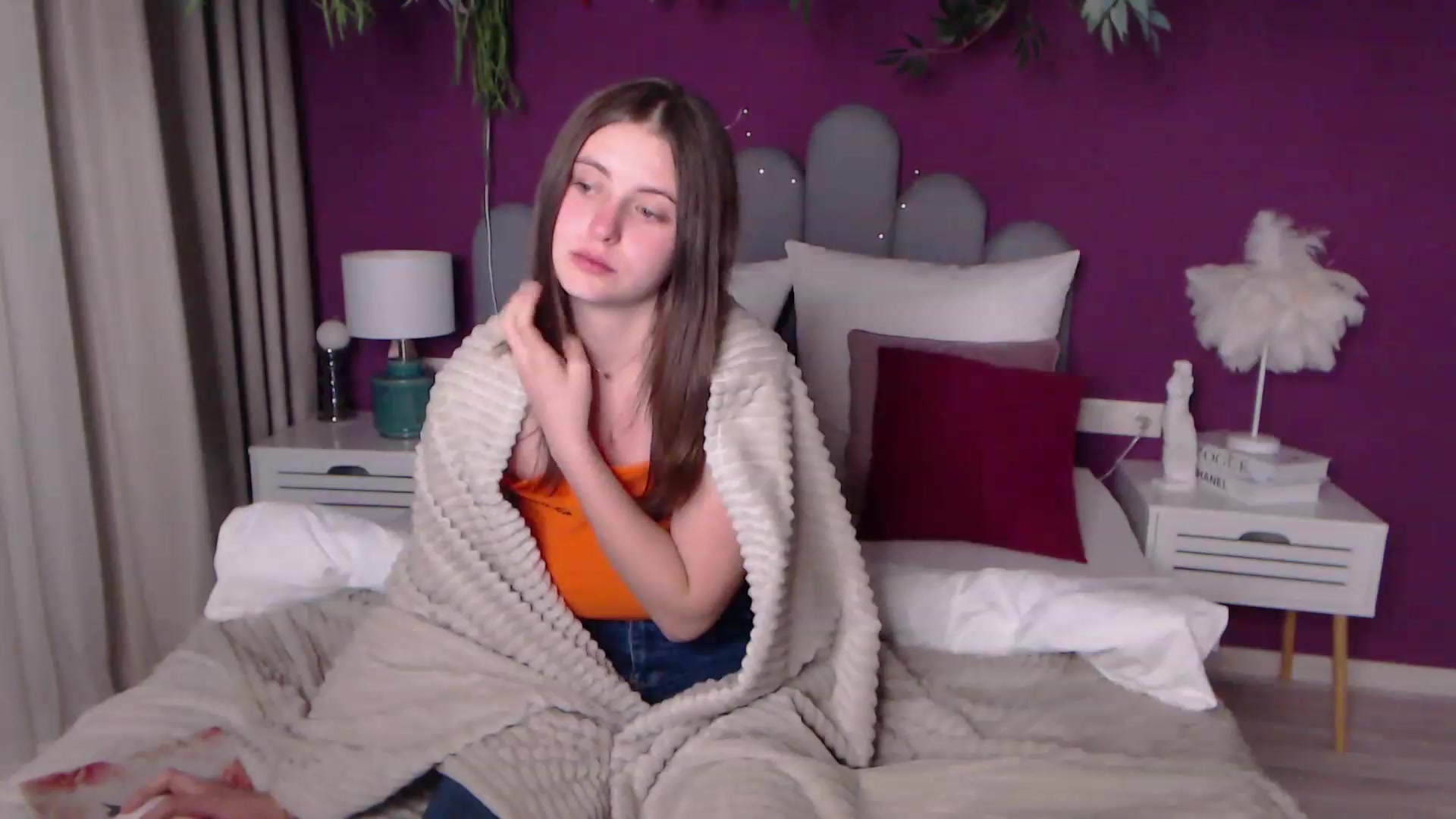 Gallery image thumbnail from ElsaJones's myfreecams stream on, 12/03/2022, 17:44 image 20 of 20