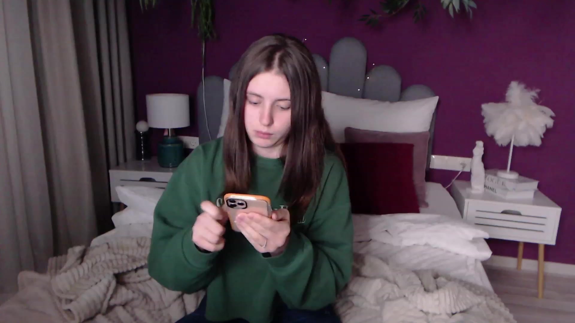 Gallery image thumbnail from ElsaJones's myfreecams stream on, 12/03/2022, 19:24 image 12 of 20