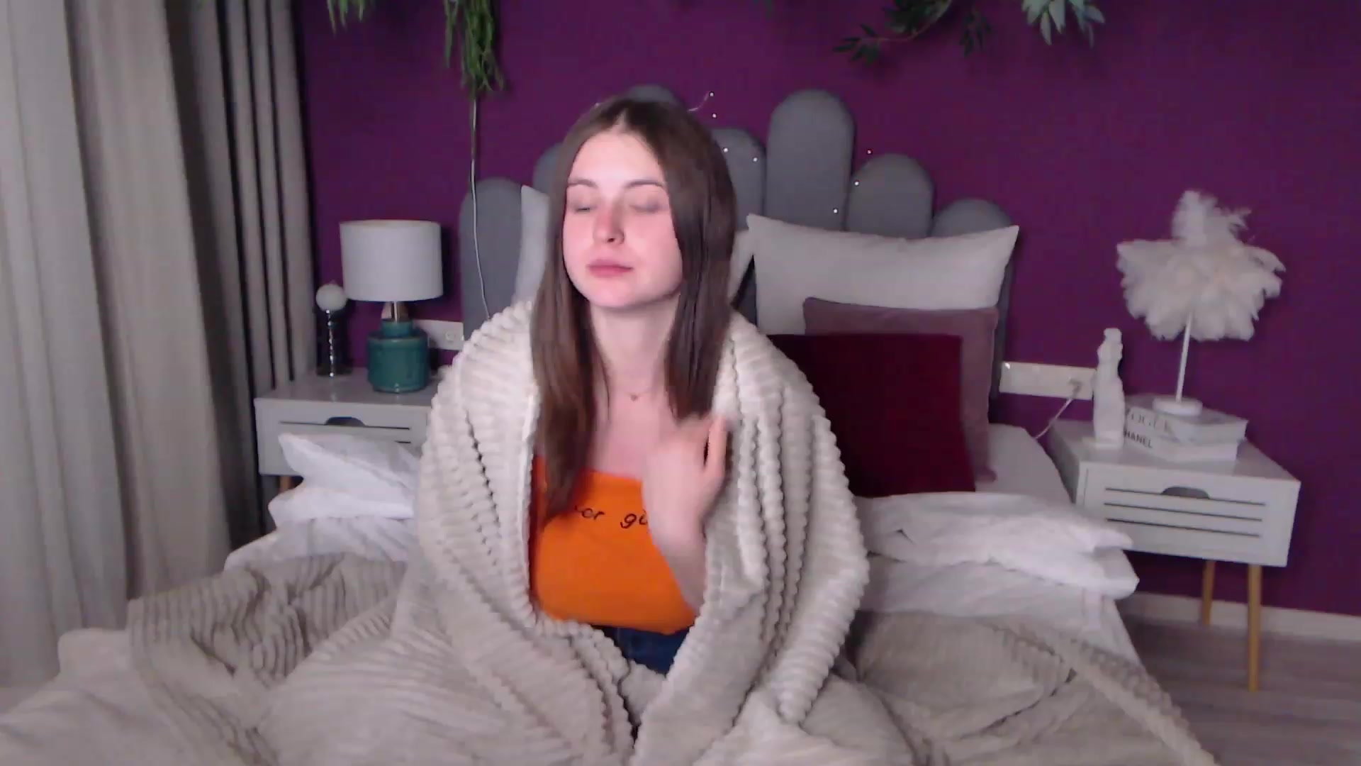 Gallery image thumbnail from ElsaJones's myfreecams stream on, 12/03/2022, 19:24 image 5 of 20