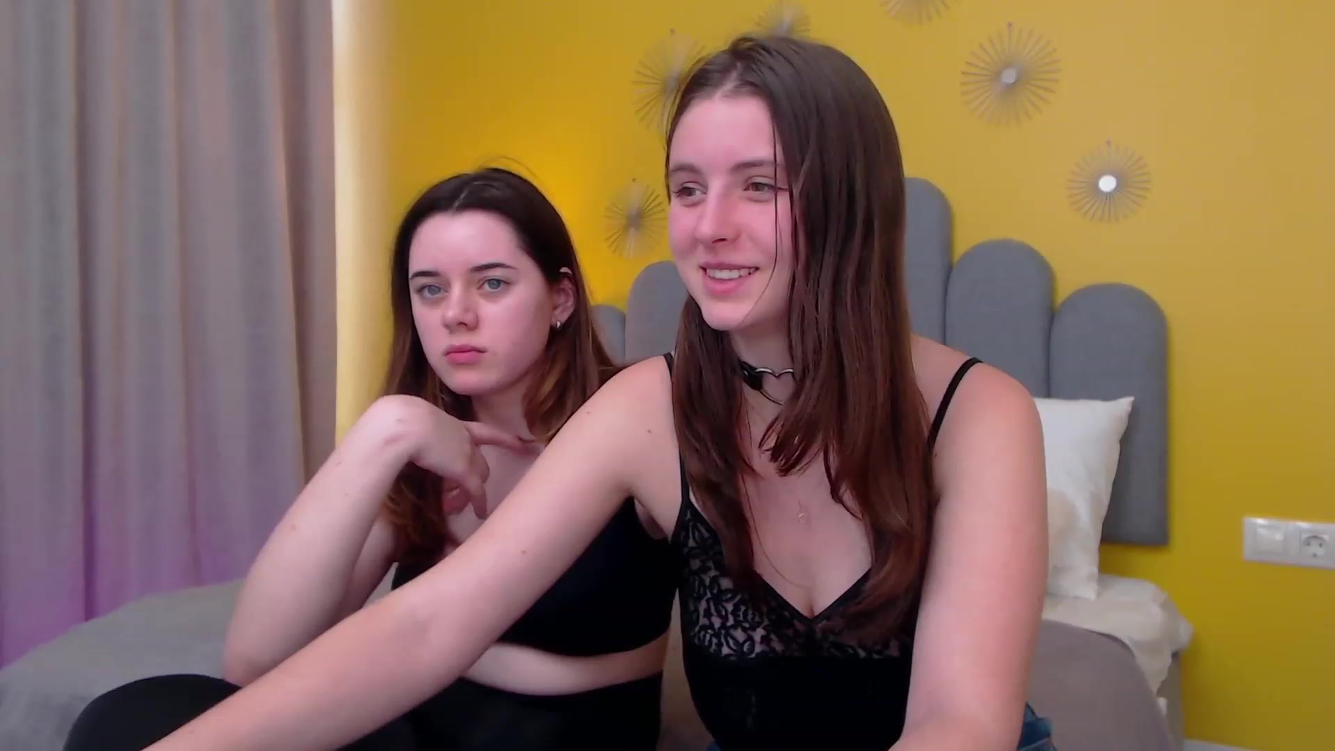 Gallery image thumbnail from ElsaJones's myfreecams stream on, 12/11/2022, 12:07 image 14 of 20