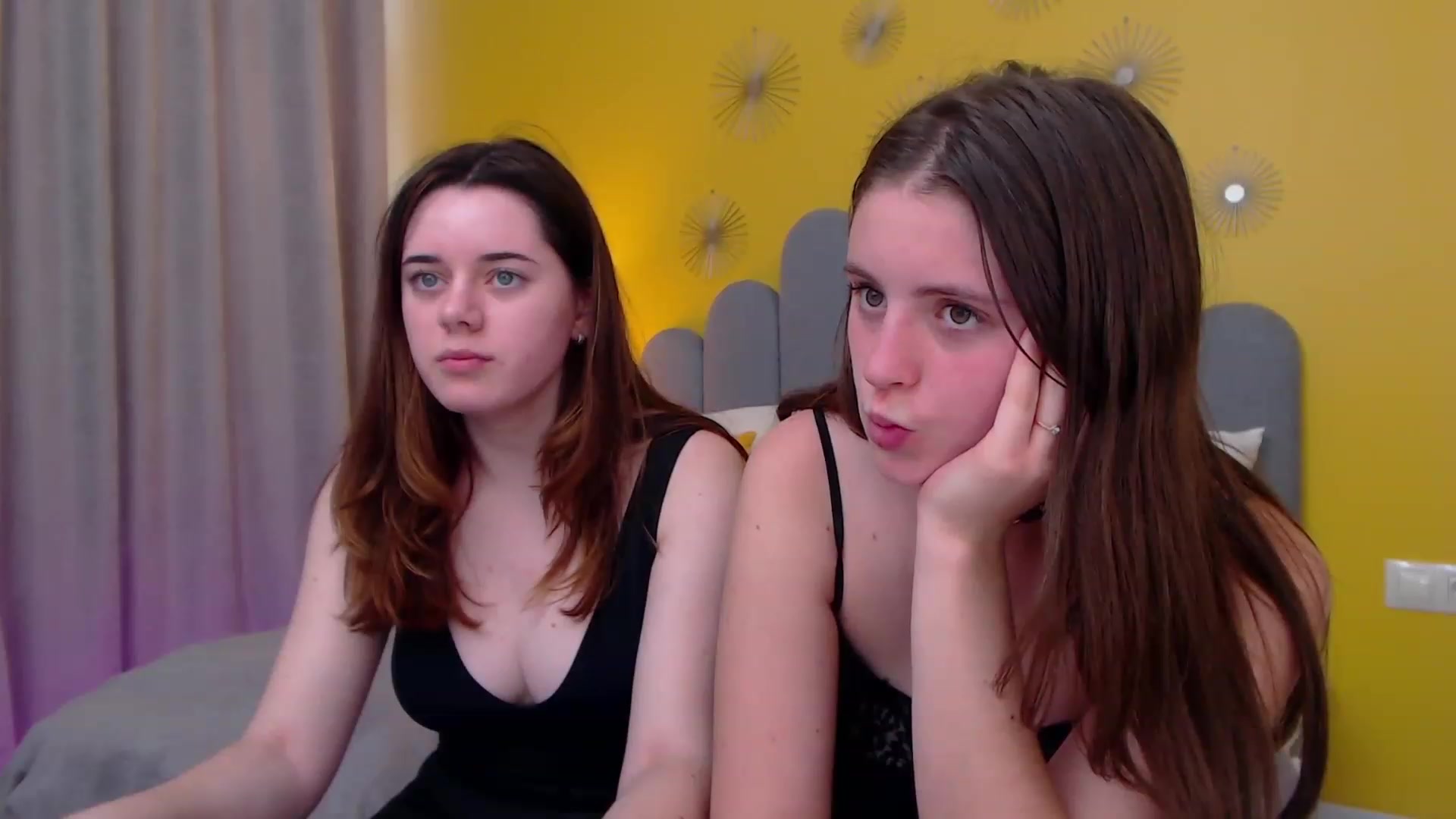 Gallery image thumbnail from ElsaJones's myfreecams stream on, 12/11/2022, 12:07 image 20 of 20