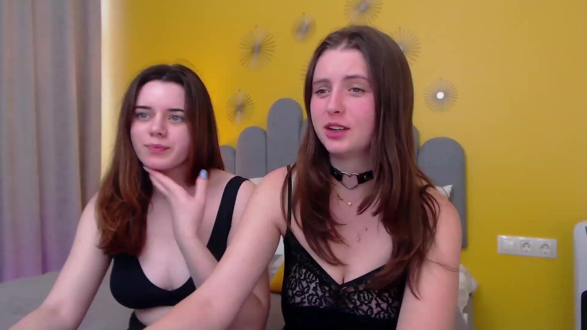 Gallery image thumbnail from ElsaJones's myfreecams stream on, 12/11/2022, 12:53 image 20 of 20