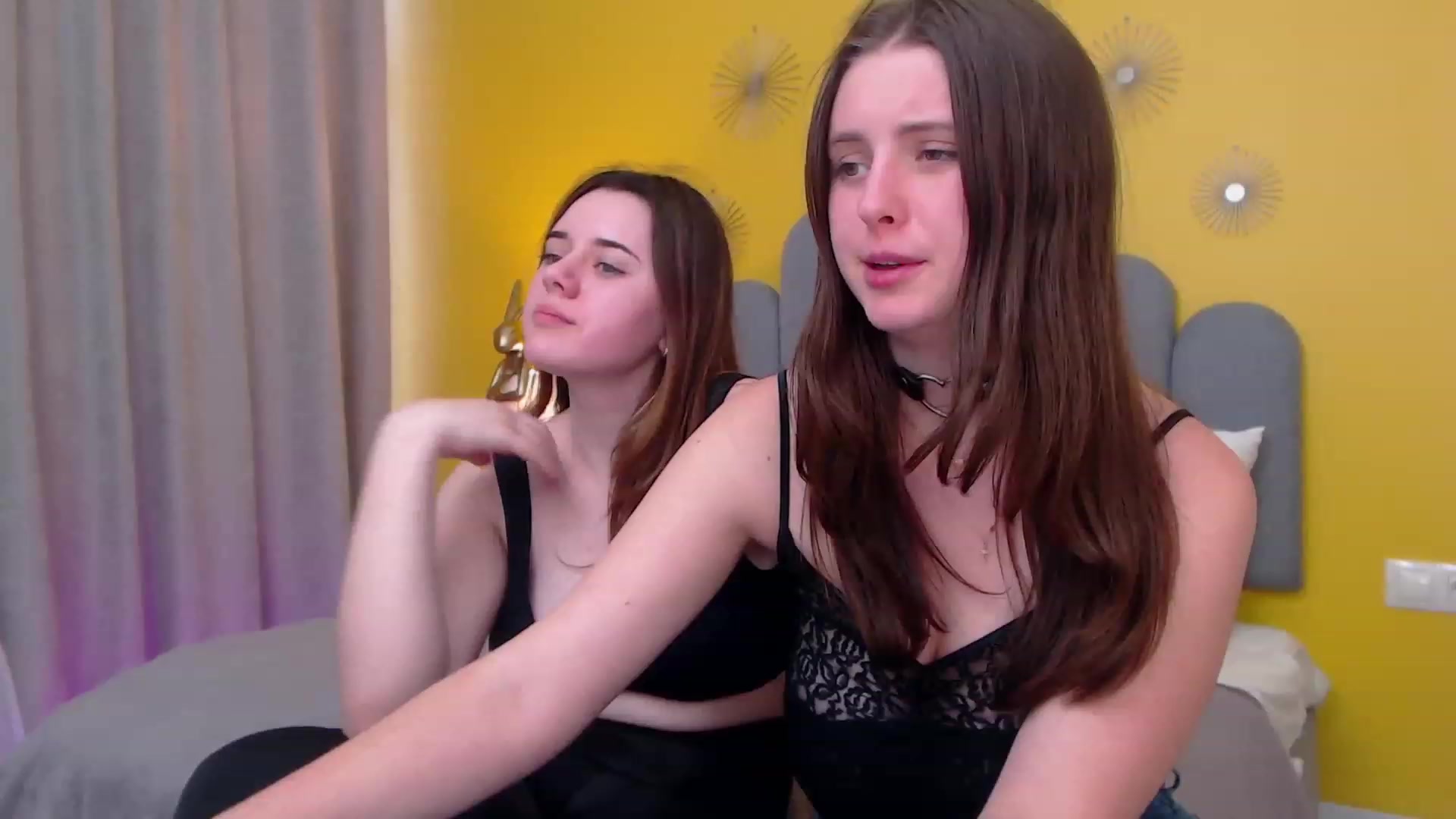 Gallery image thumbnail from ElsaJones's myfreecams stream on, 12/11/2022, 12:53 image 3 of 20