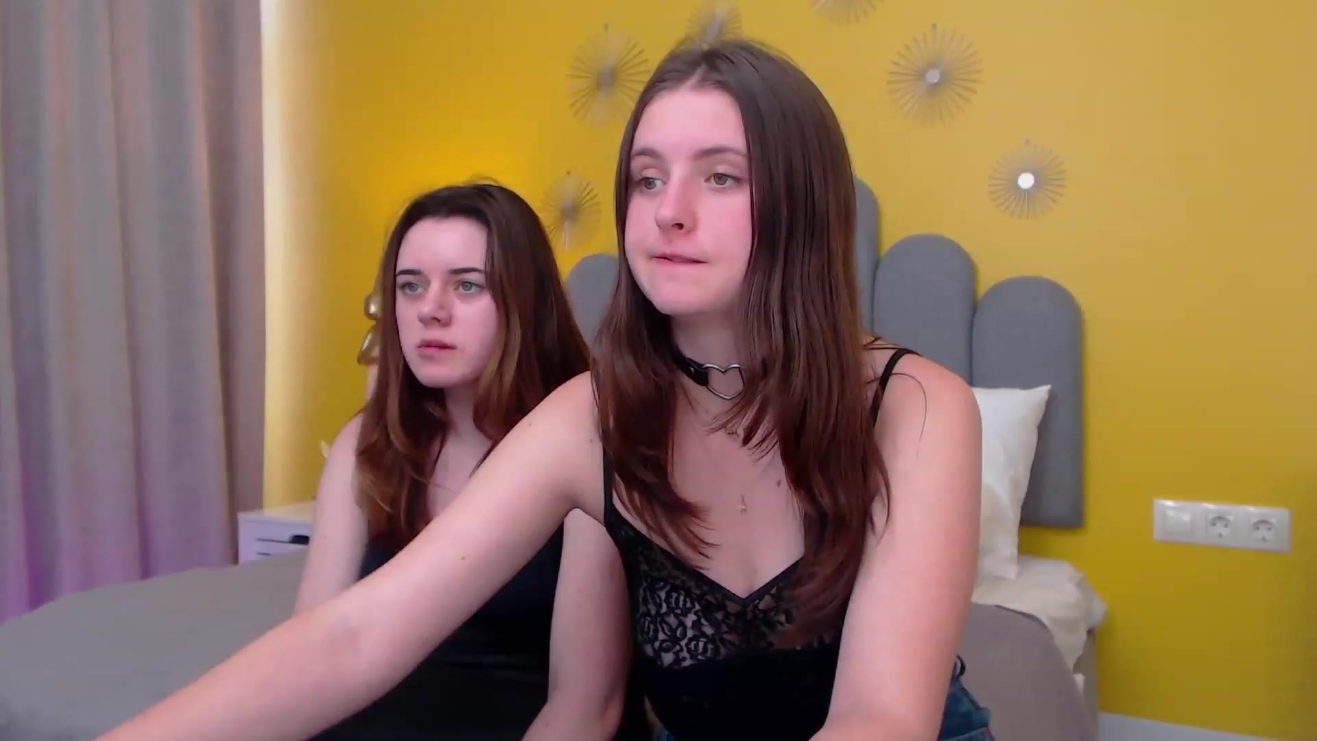 Gallery image thumbnail from ElsaJones's myfreecams stream on, 12/11/2022, 12:53 image 8 of 20