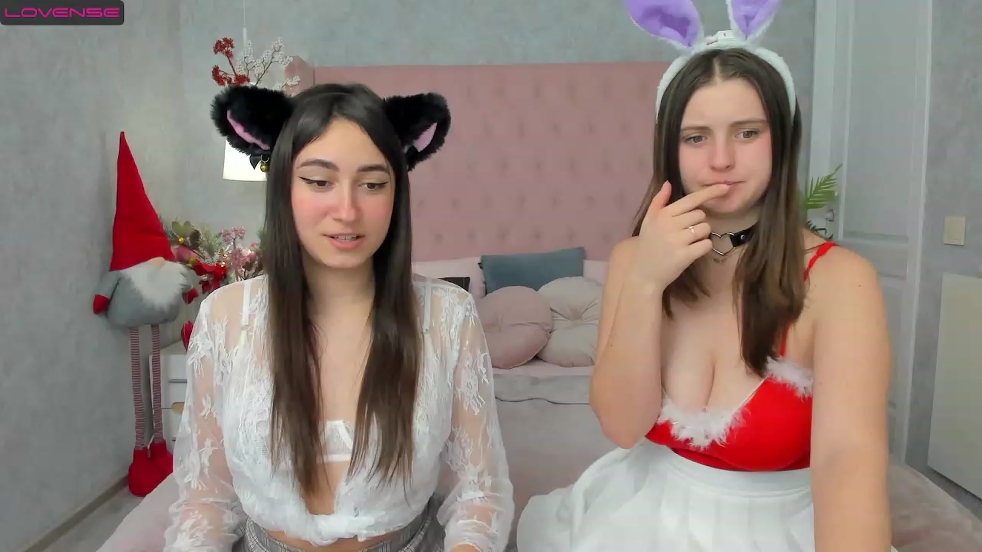 Gallery image thumbnail from ElsaJones's myfreecams stream on, 12/15/2022, 14:09 image 12 of 20